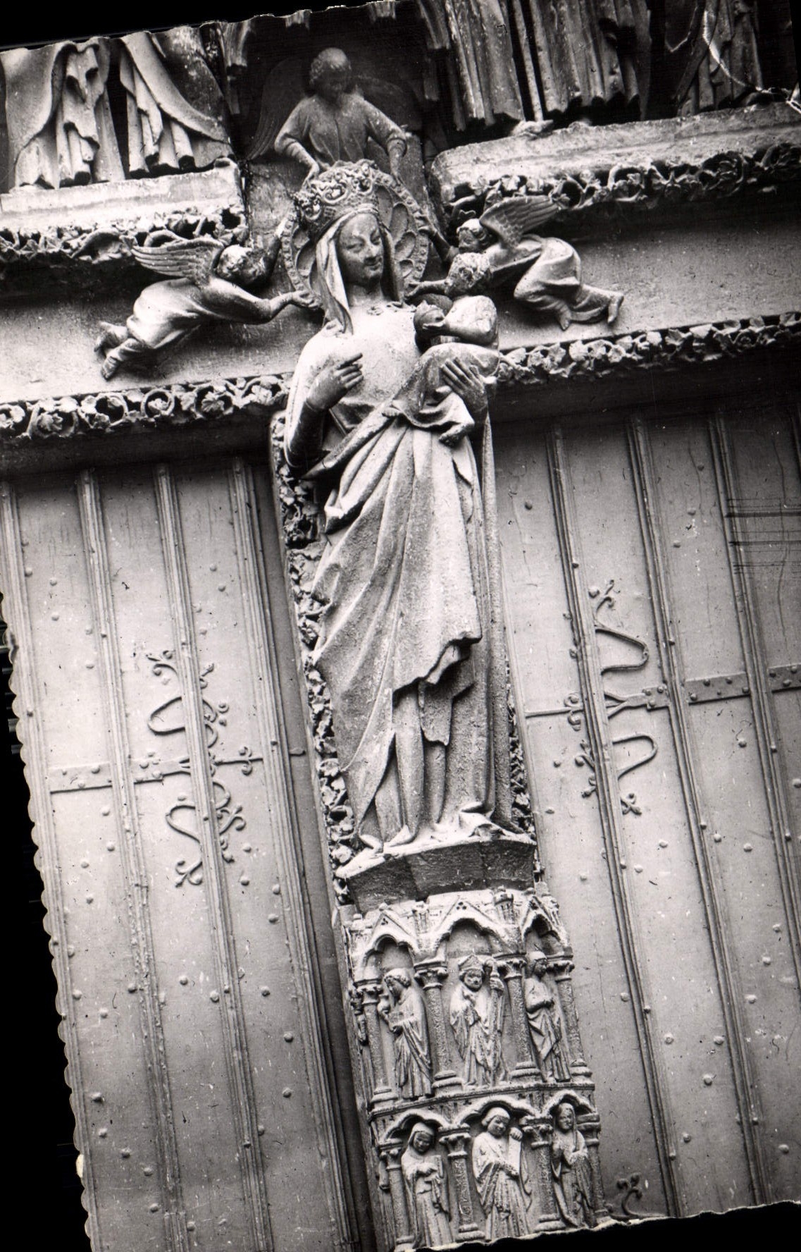 CPM Amiens Somme La Cathedrale Trumeau de la Porte de la Vierge Doree
