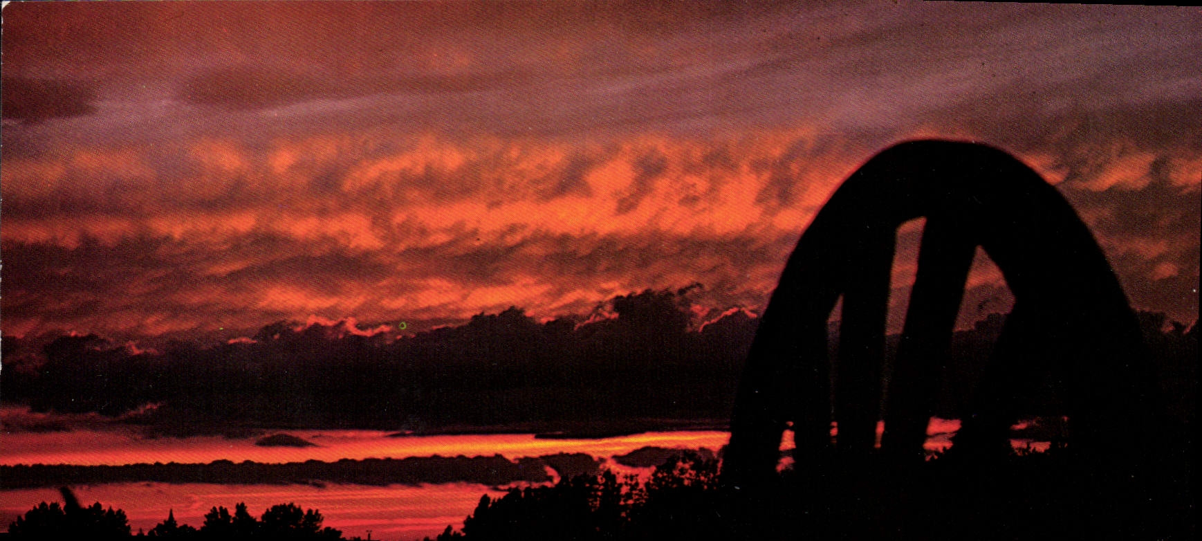 CPM Les Belles Images de Provence Coucher de Soleil dans la campagne Provencale