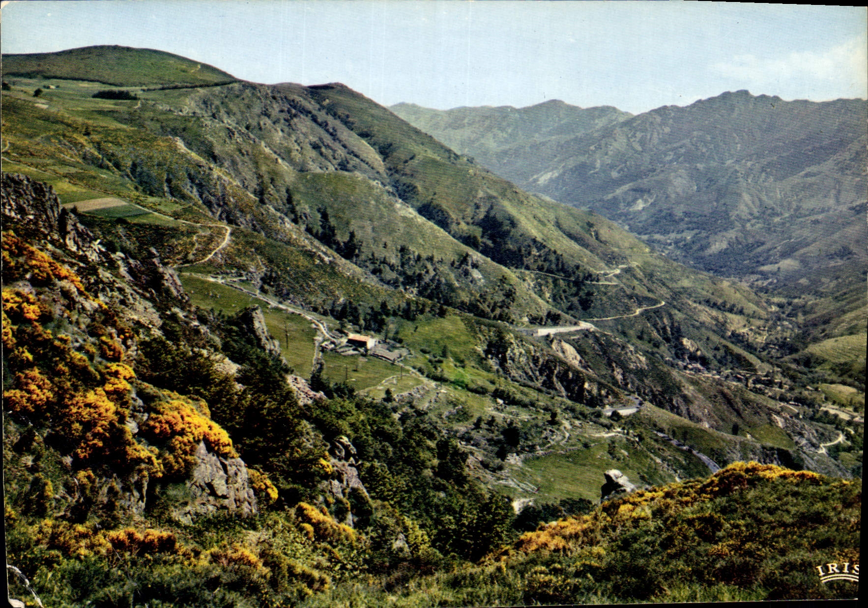 CPM Ardeche Pittoresque La Vallee de l'Ardeche en haute montagne La route de Vals les Bains a Peyreb