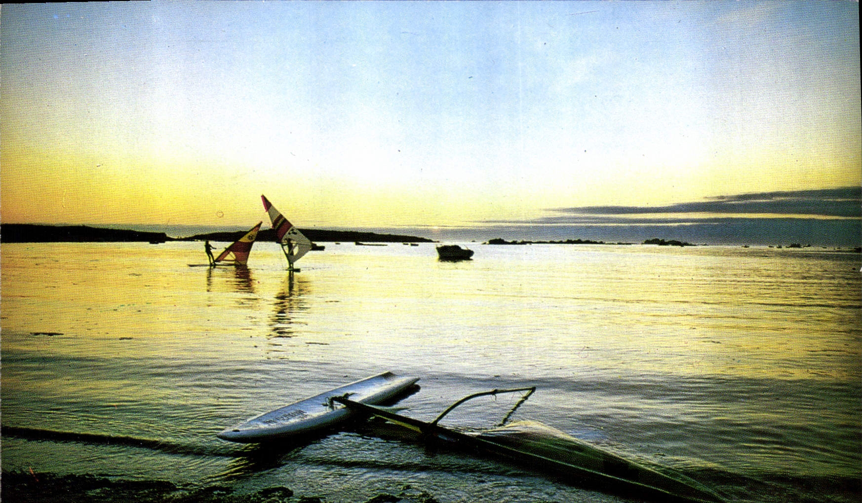 CPM Ce soleil eciatant ombre de ma lumiere Planche a voile