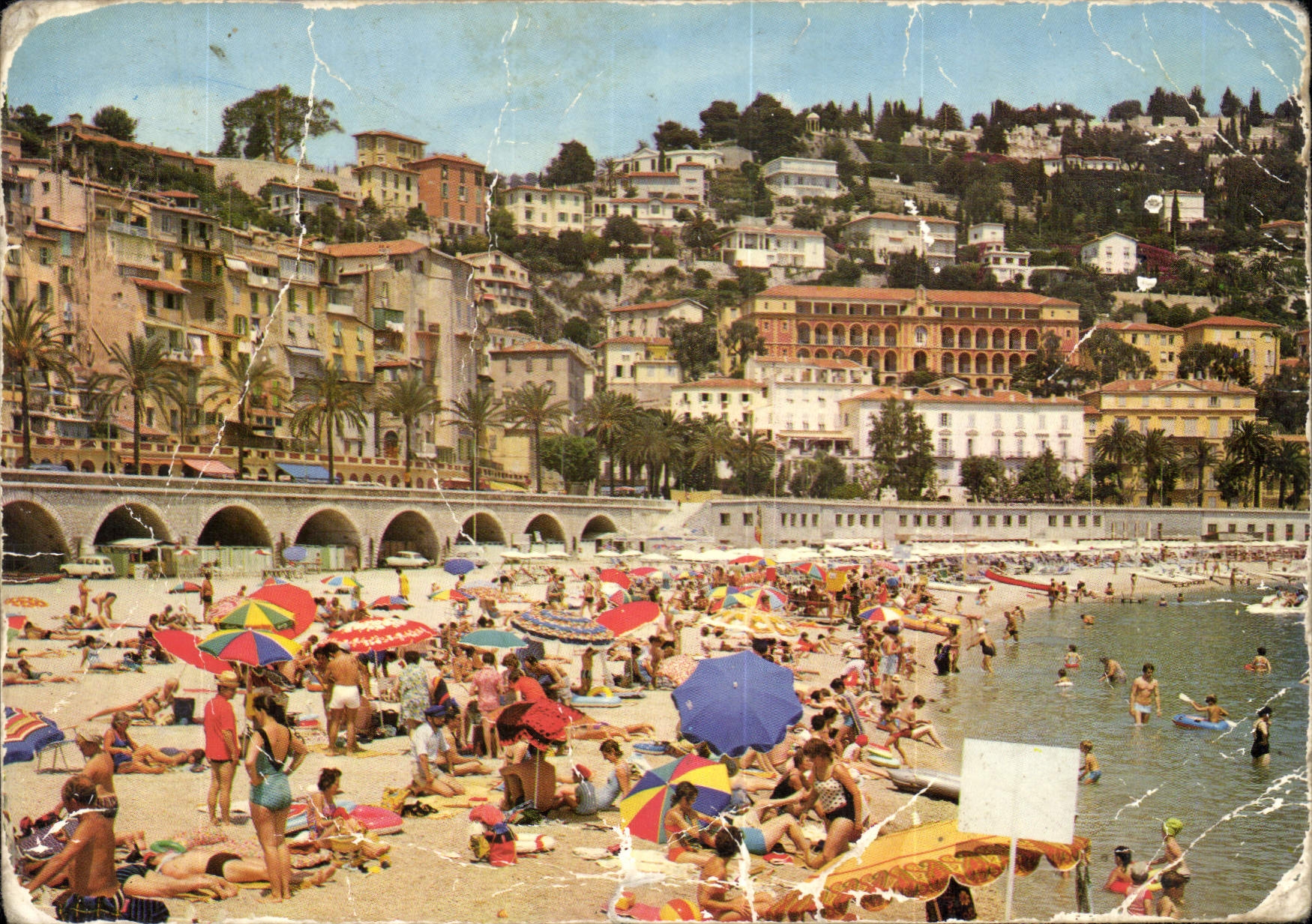 CPM Les Sites Merveilleux de la Cote d'Azur Menton La Plage a l'heure du bain