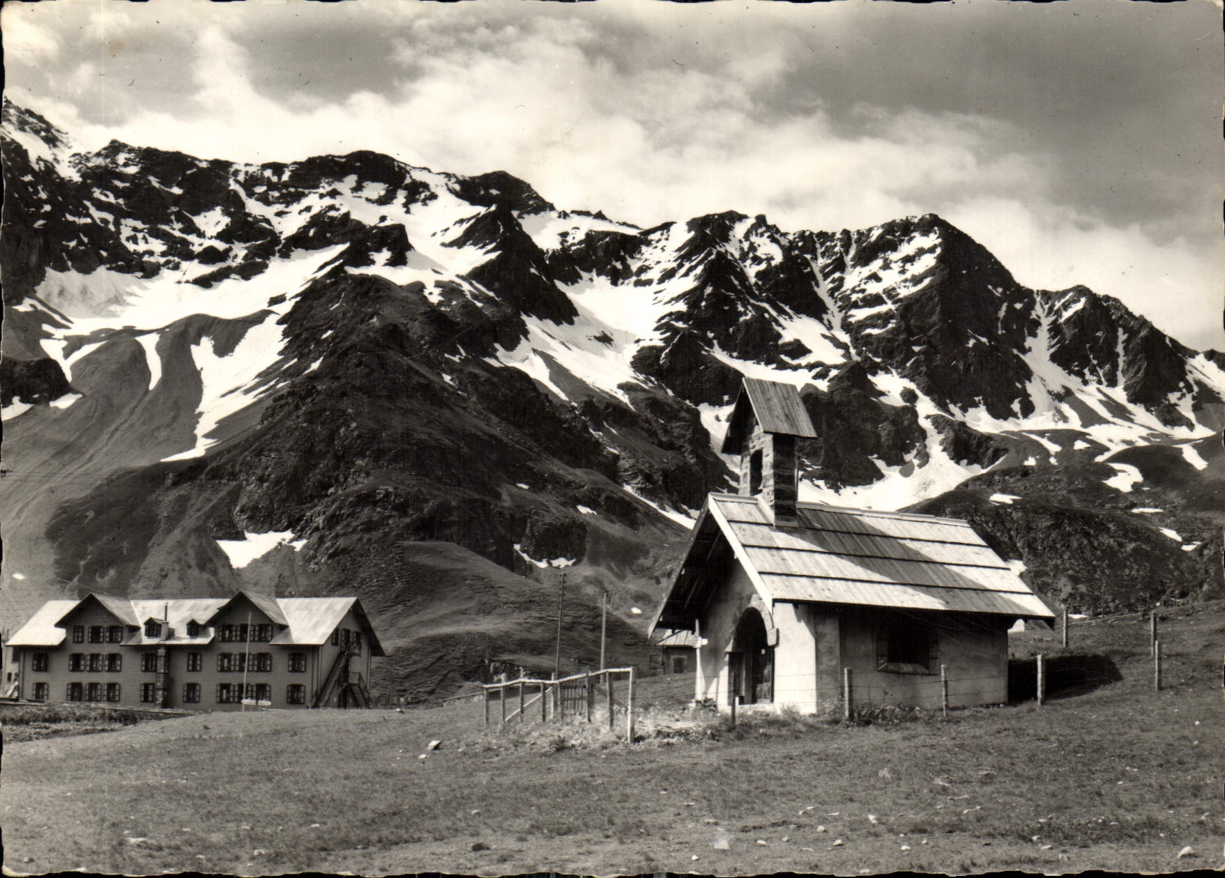 CPM Route des Grandes Alpes Col du Lautaret Chapelle erigee a la memoire des Martyrs de la Resistanc