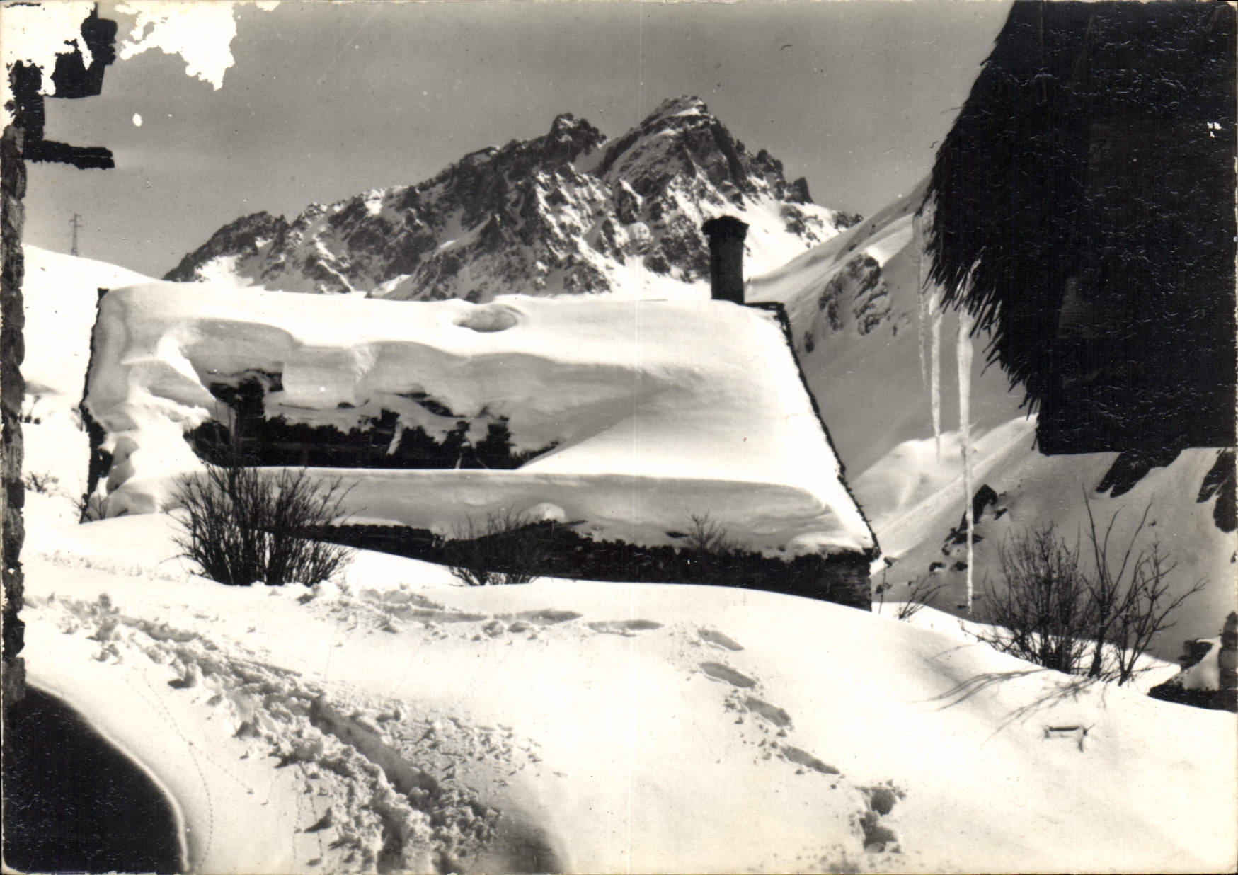 CPM Les Alpes vue par Grange L'Hiver en Montagne 