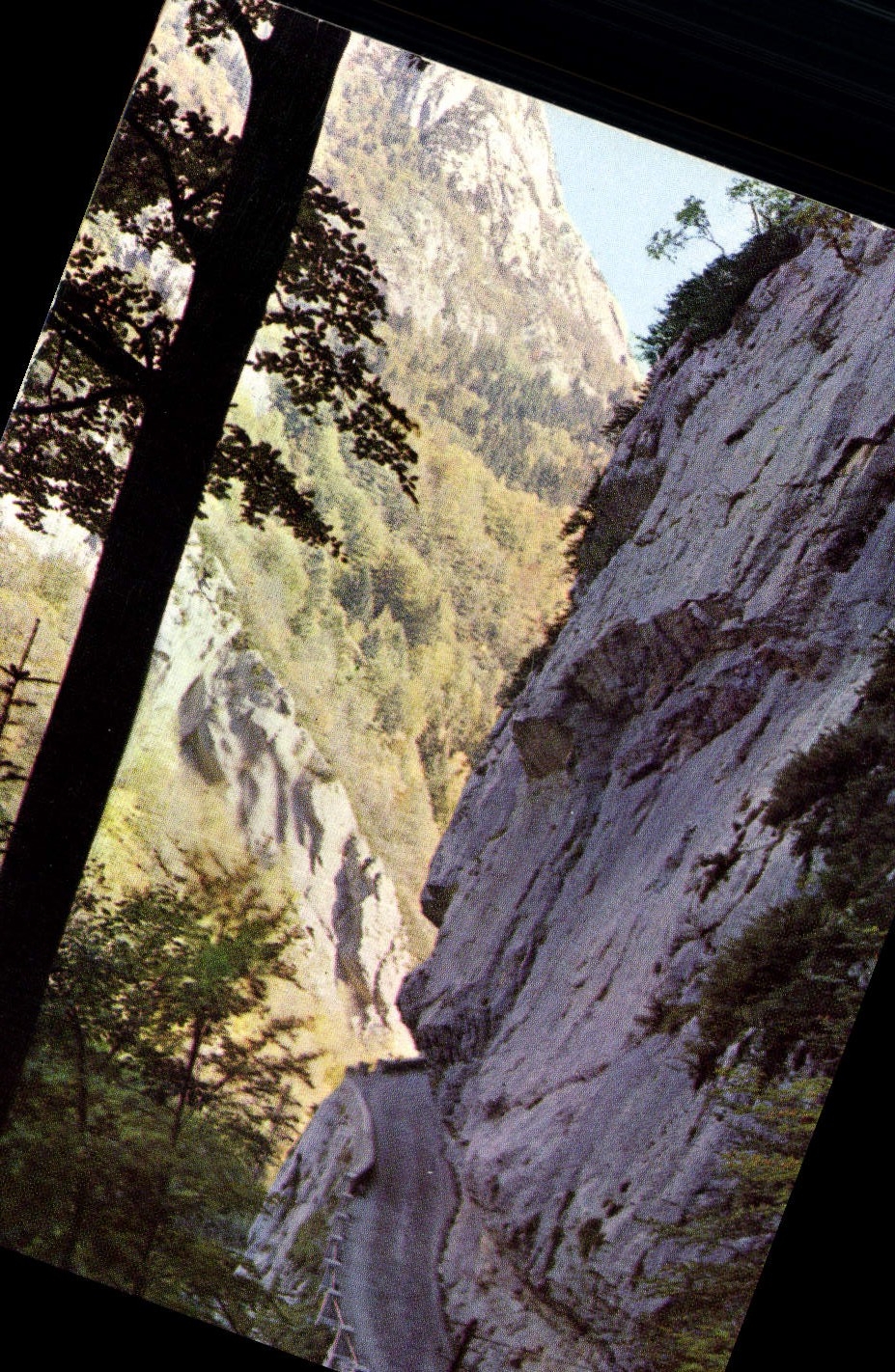 CPM Sur une Route des Alpes Vertige 