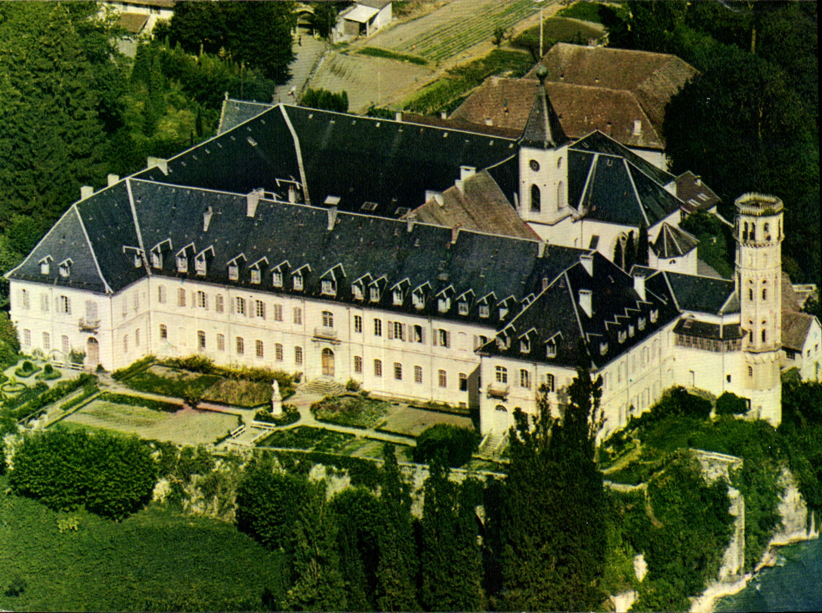CPM L'Abbaye d'Hautecombe Savoie Vue aerienne de l'Abbaye