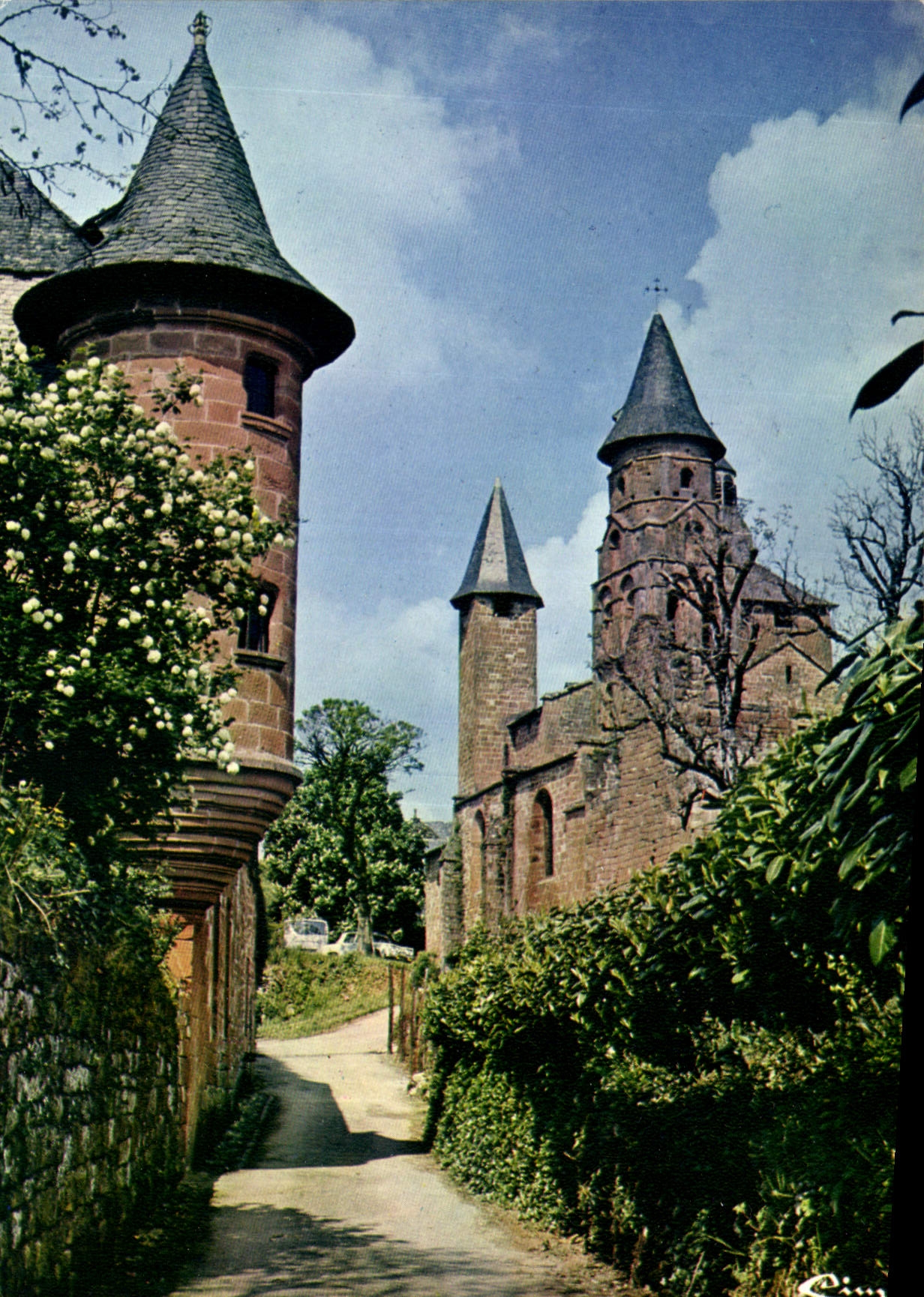 CPM Collonges La Rouge Correze Cite medievale Jolie perspective sur l'eglise 