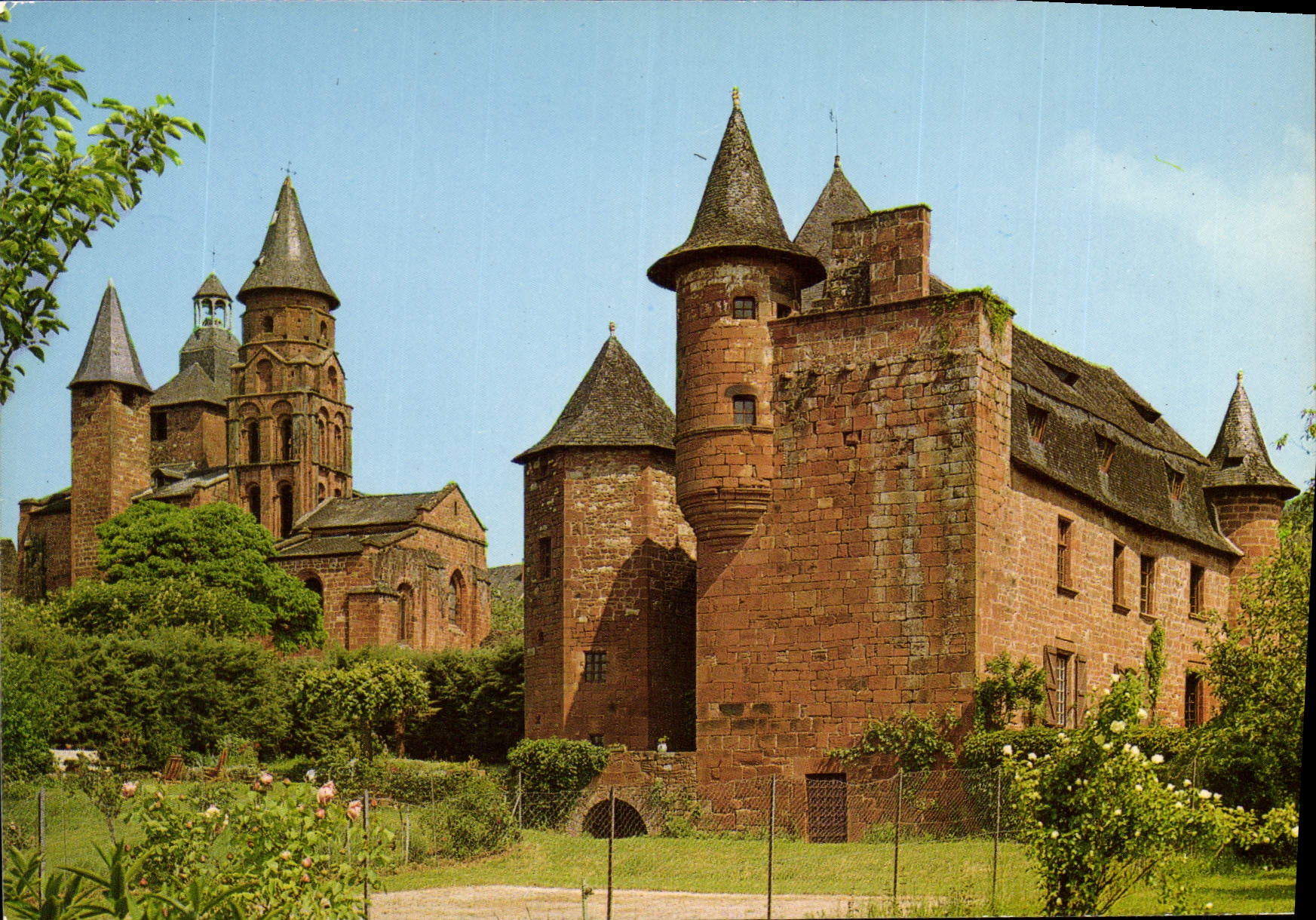 CPM Collonges la Rouge Correze 