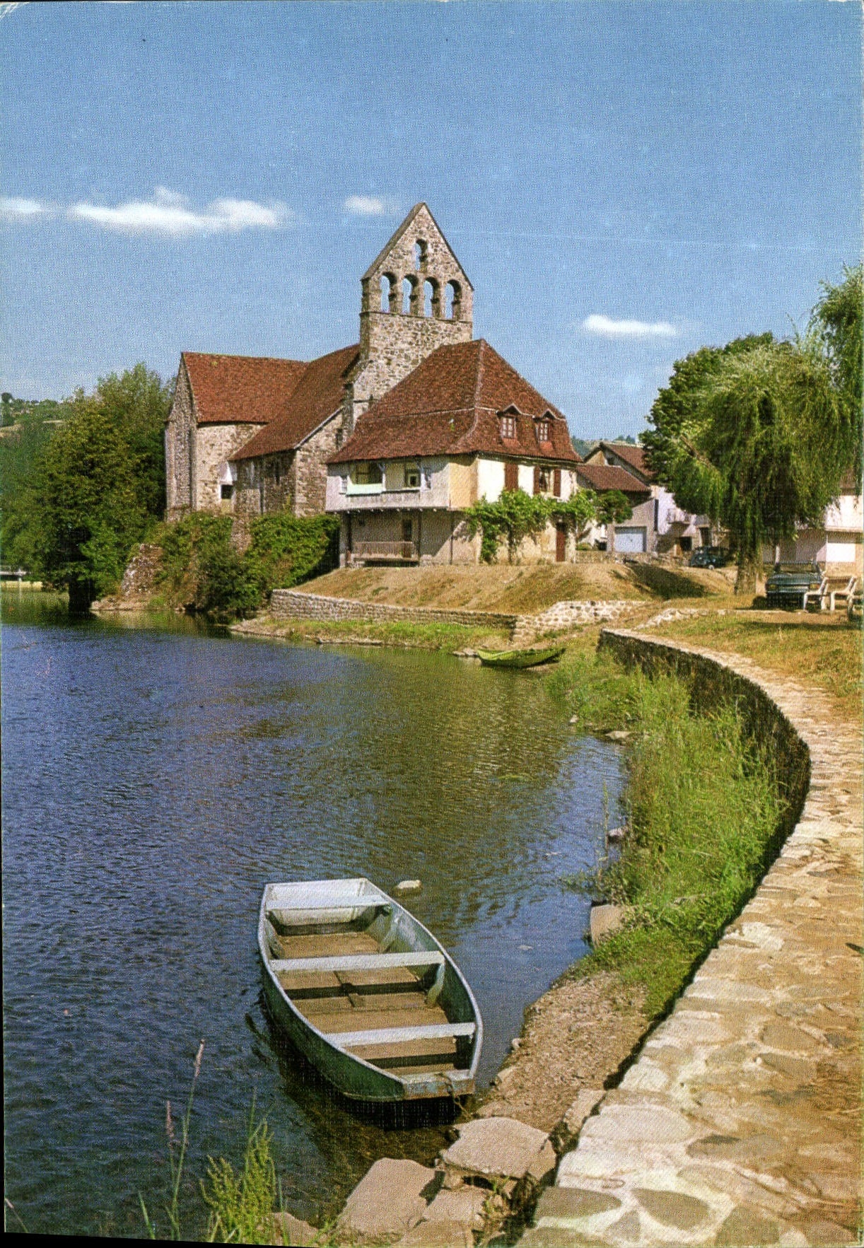CPM La Correze Pittoresque Beaulieu sur Dordogne La Chapelle des Penitents