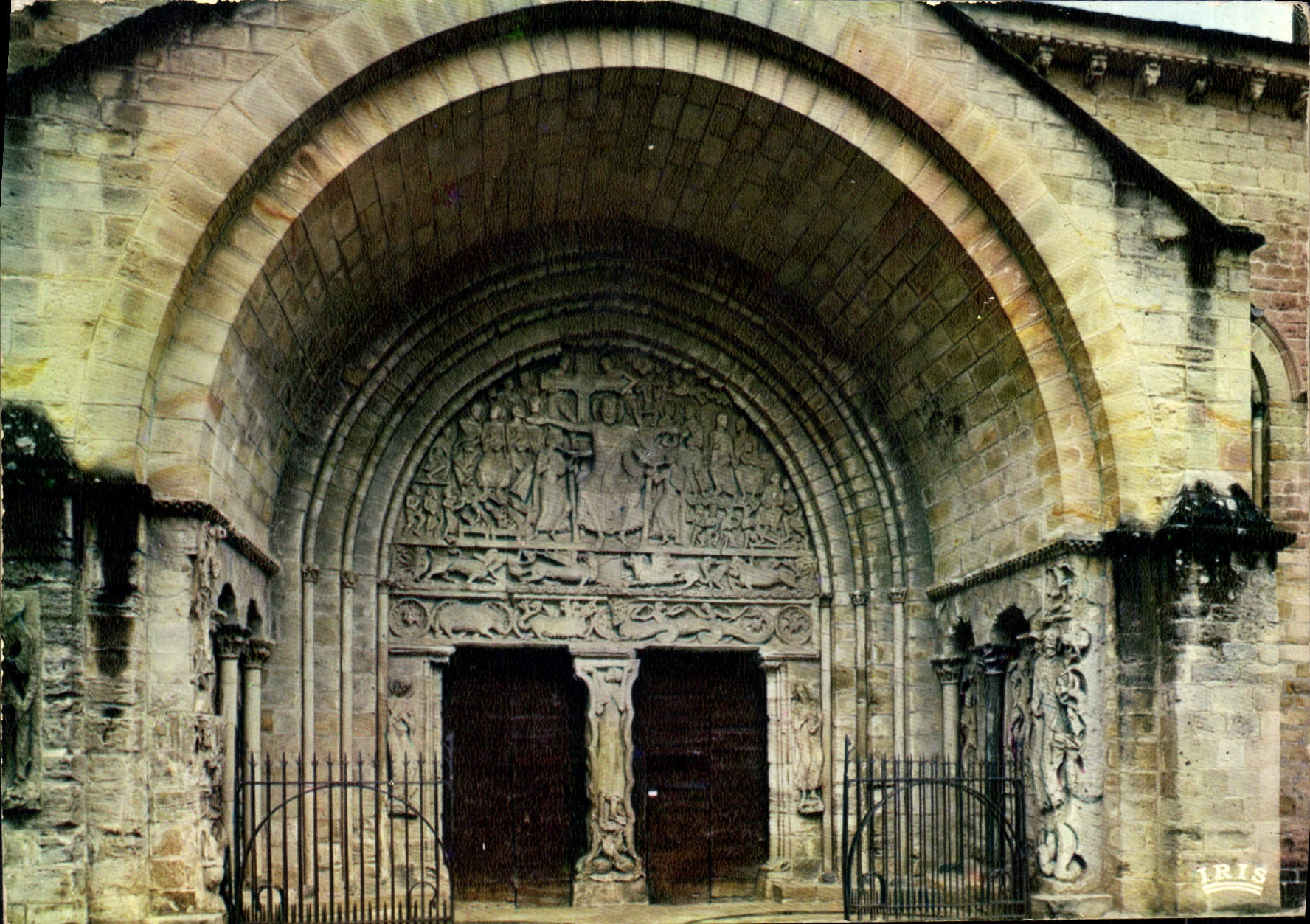 CPM Beaulieu sur Dordogne Correze Eglise Saint Pierre Le Portail Sud XII siecle Le Jugement dernier 