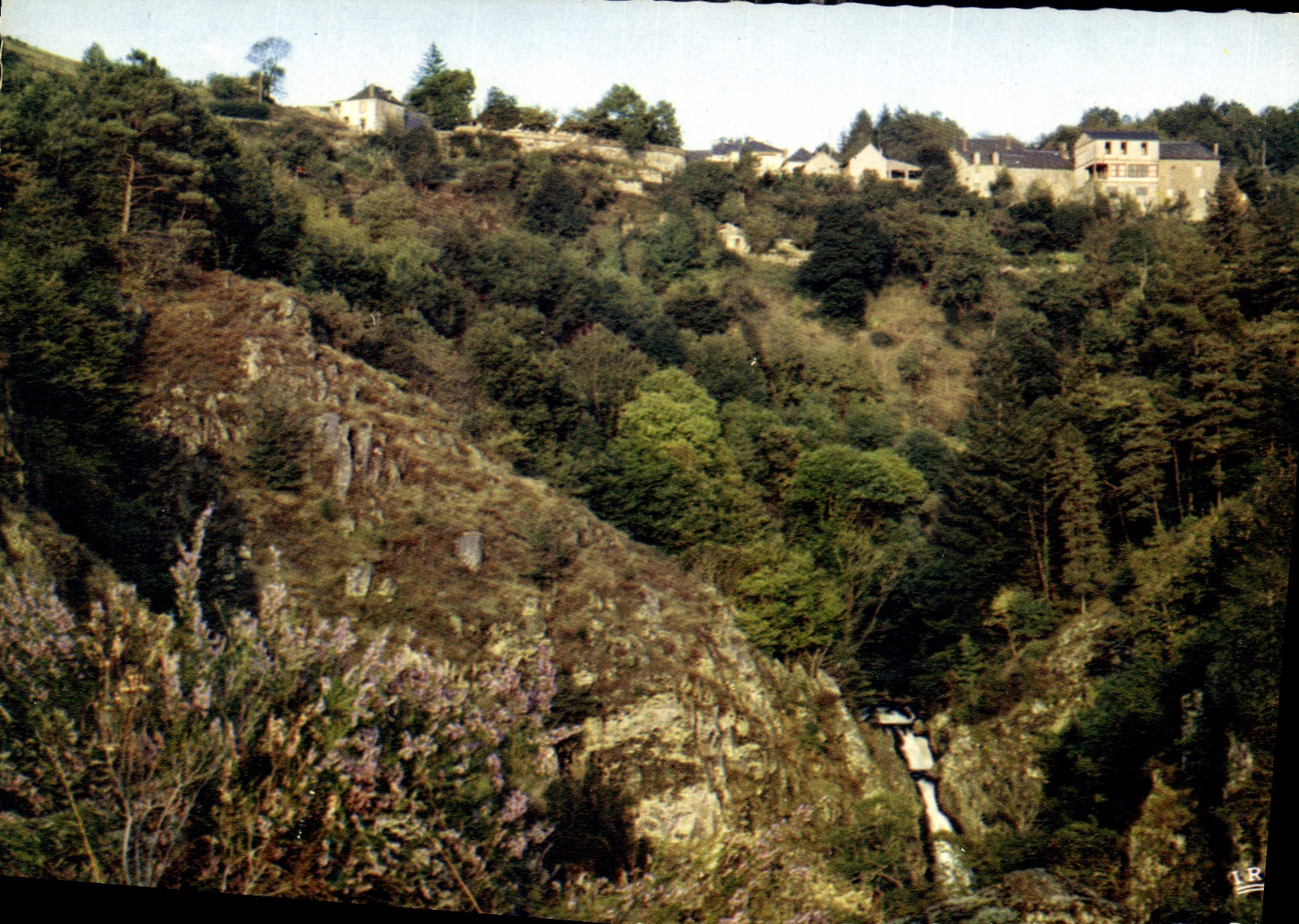 CPM Correze Pittoresque Gimel Les cascades vue d'ensemble