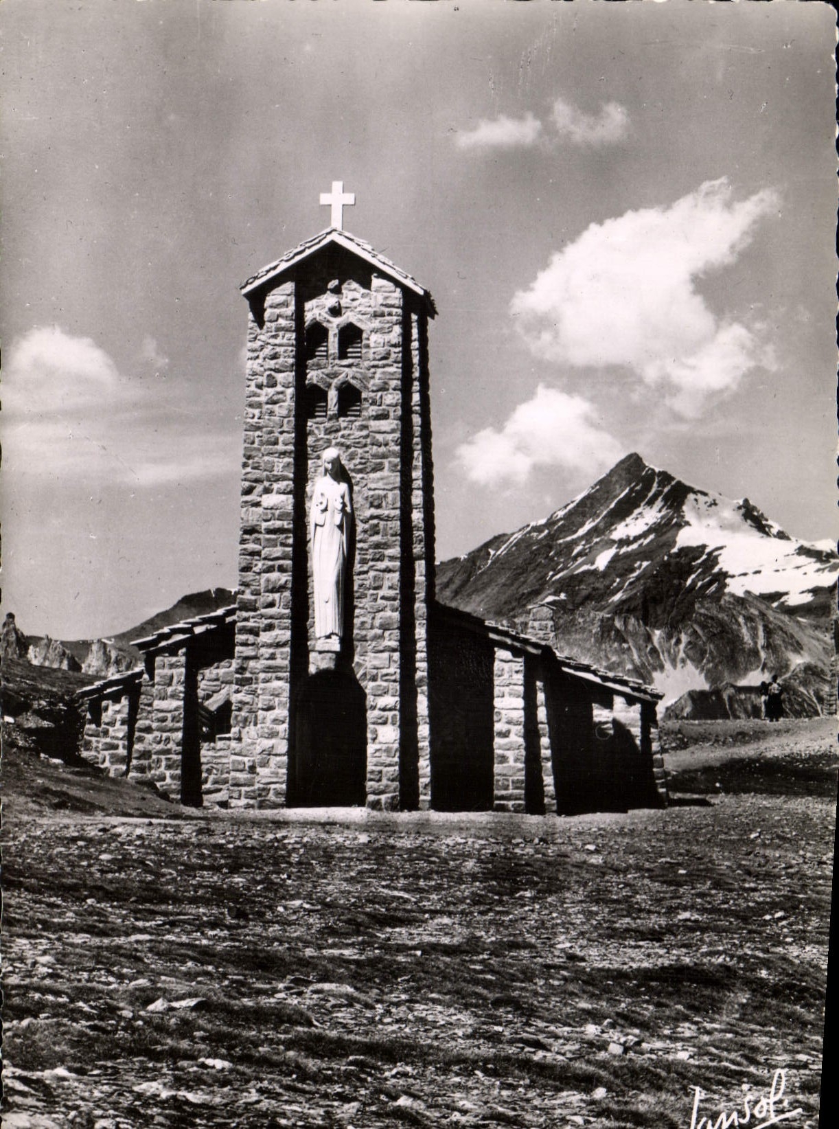 CPM Le Col de l'Iseran La plus haute route d'Europe La chapelle de l'Iseran et l'aiguille de la Gran
