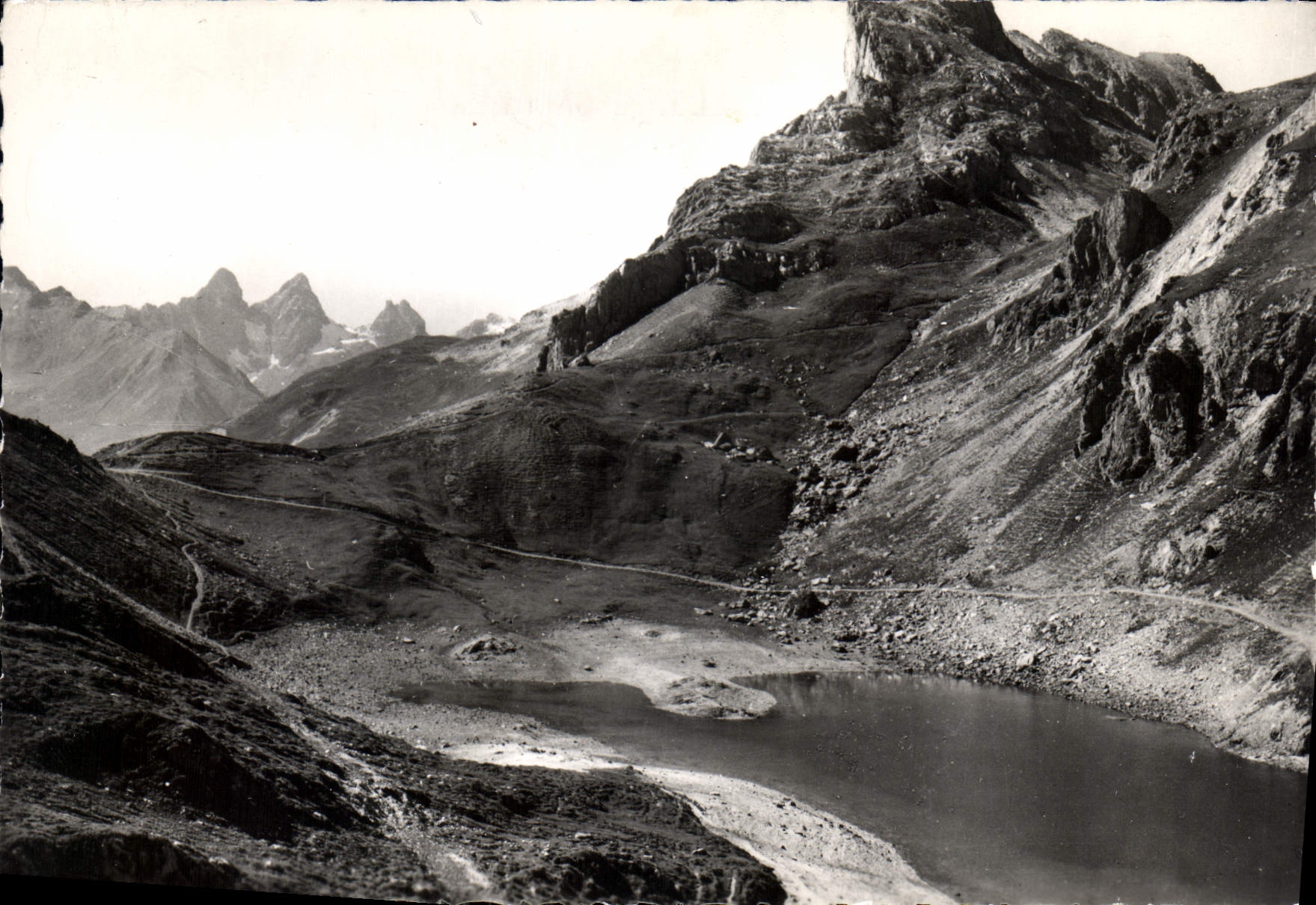 CPM Valloire Savoie Lac des Cerces et vue des Aiguilles d'Arves
