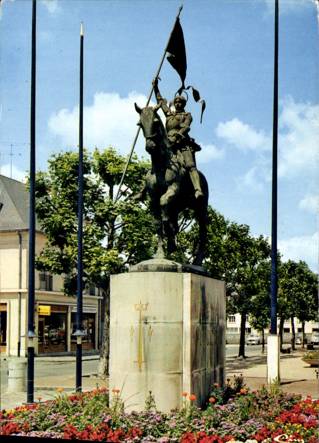 CPM Compiegne Oise Statue de Jeanne d'Arc