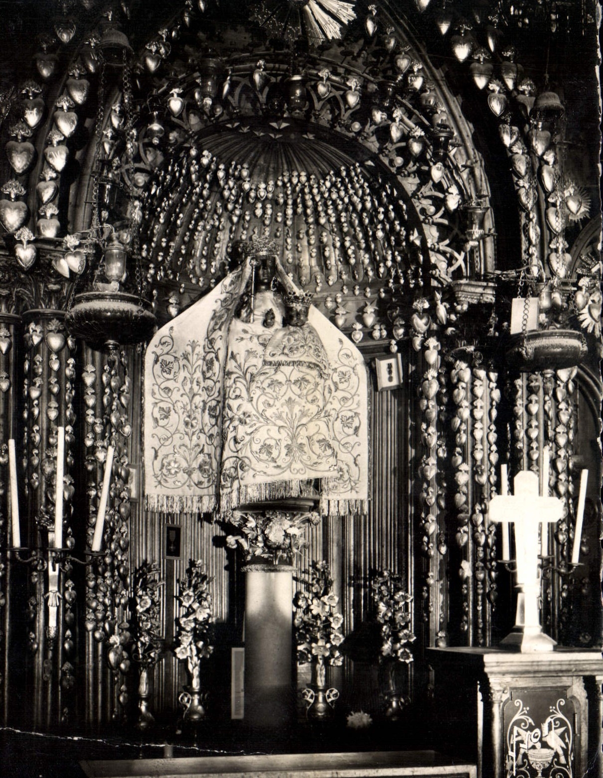 CPM Chatres Eure et Loir La Cathedrale La Vierge du Pillar 