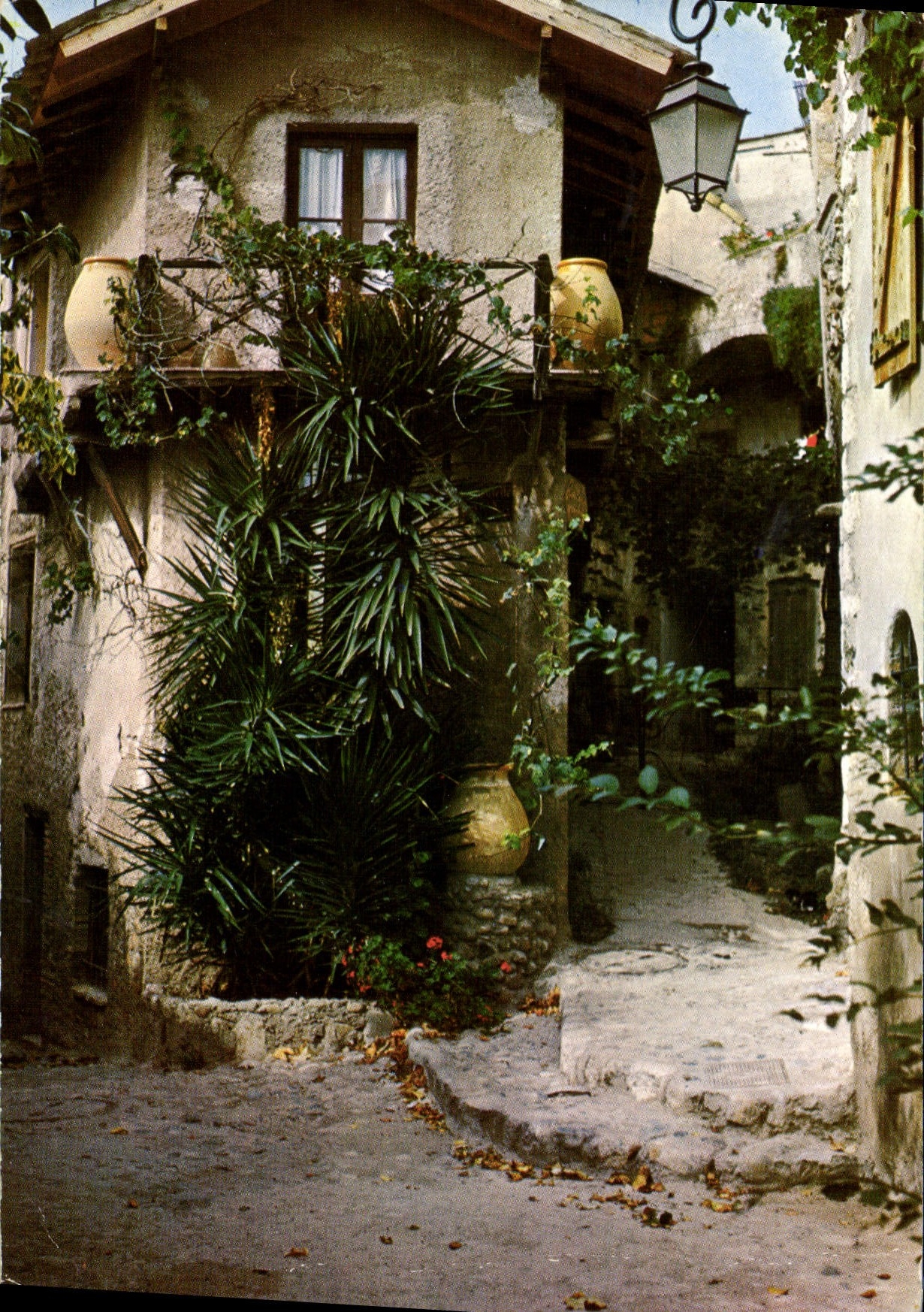 CPM Cote d'Azur Cagnes sur Mer Une Vieille Rue dans le Haut de Cagnes 