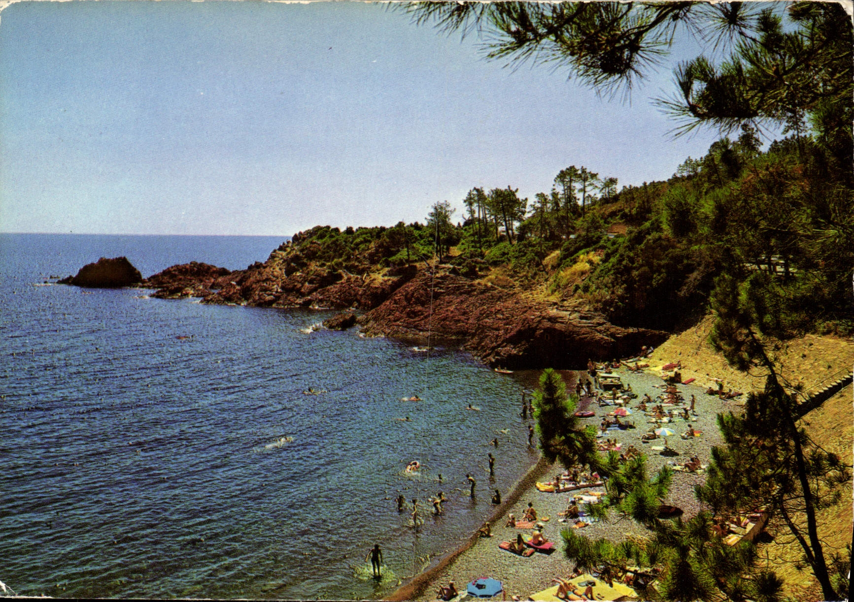 CPM La Corniche d'Or entre le Trayas et Saint Raphael Une Calanque aux Rochers Rouges 