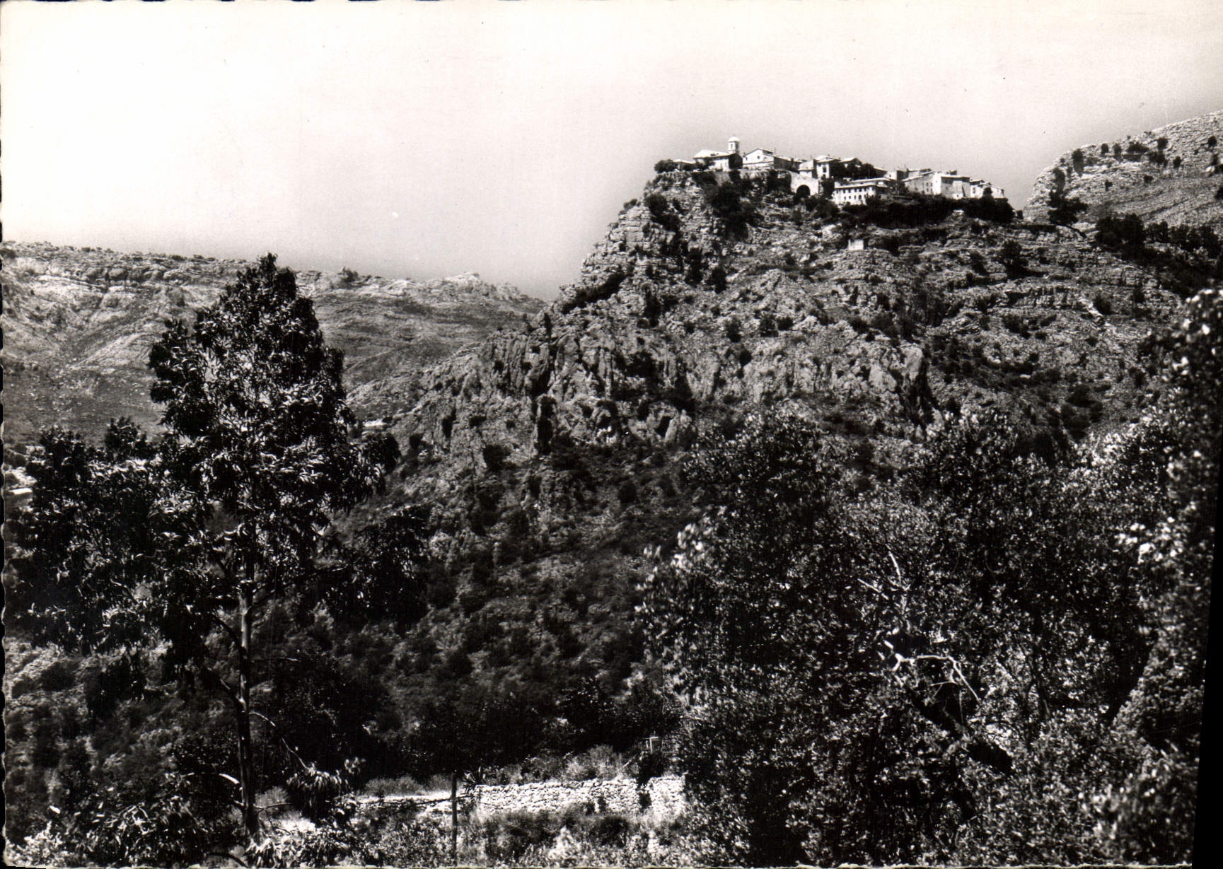 CPM Cote d'Azur Gourdon sur son rocher