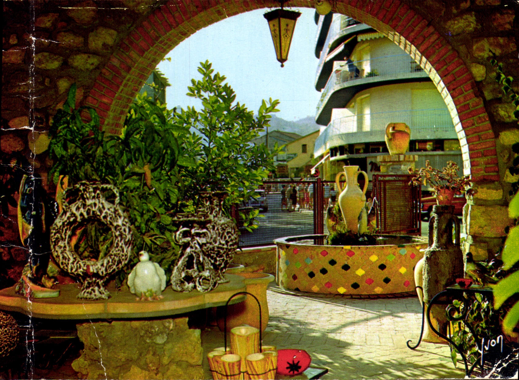 CPM La Cote d'Azur miracle de la nature Vallauris Alpes Maritimes Ville renommee par ses polein