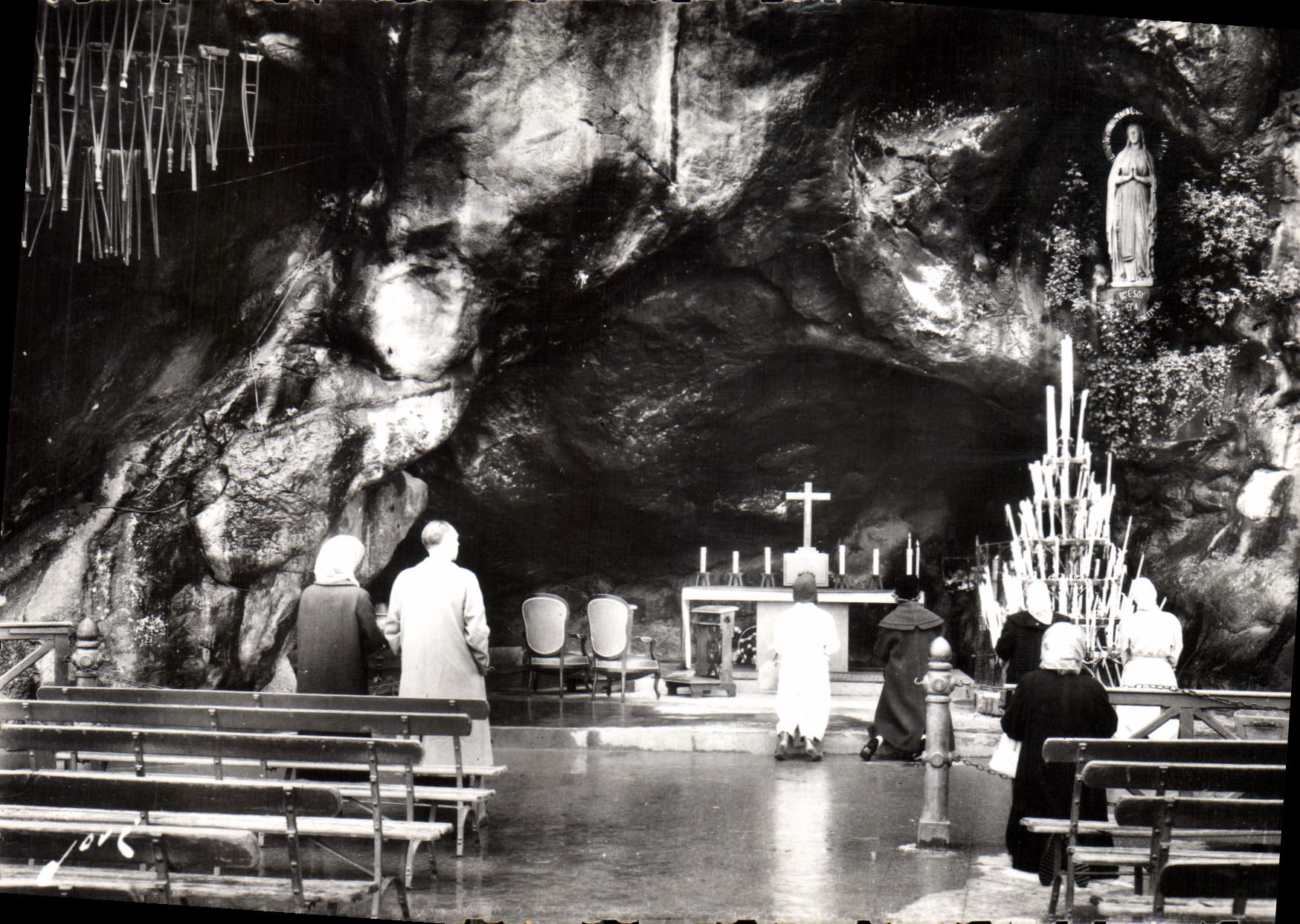 CPM Lourdes La Grotte Miraculeuse 