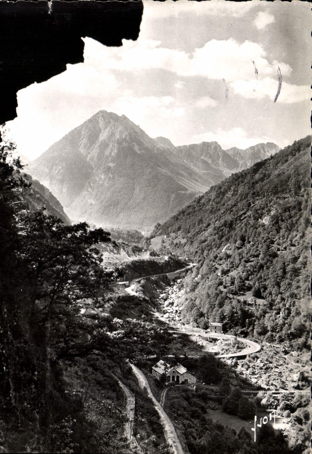 CPM Route de Pierrefitte a Cautarets Htes Pyr Le Colimacon 