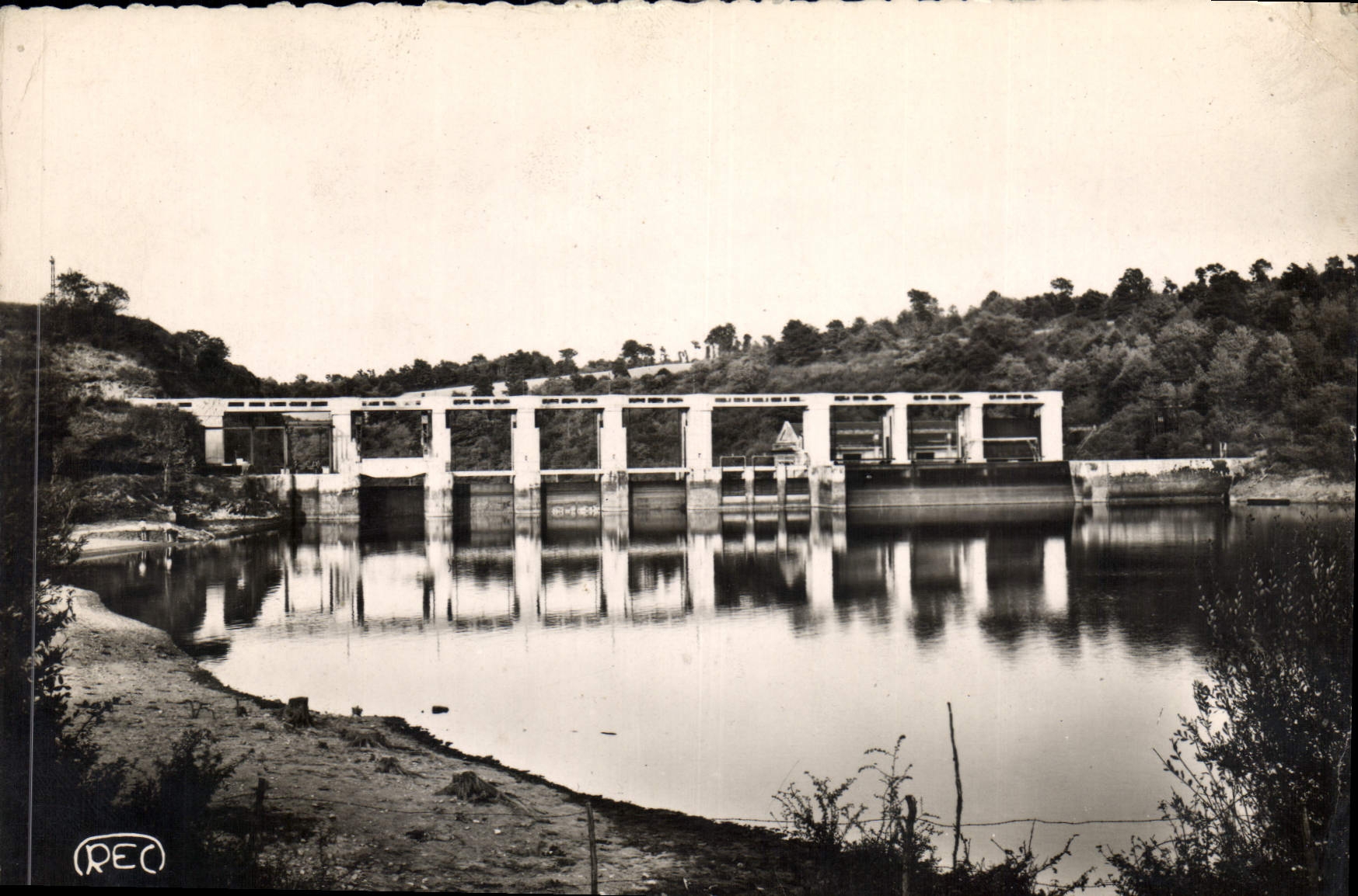 CPM La Creuse Pittoresque le Barrage dela Roche aux Moines