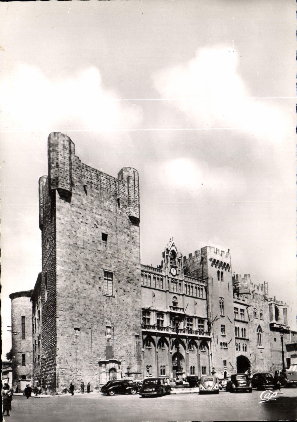 CPM Narbonne l'Hotel de Ville et le Palais des Archeveques