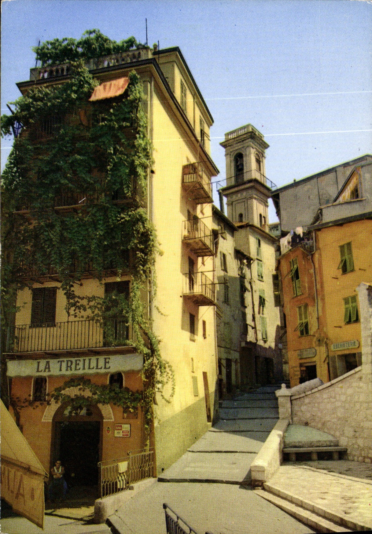 CPM Nice Un Coin de la vieille Ville la rue Saint Augustin et le clocher de l'eglise Saint Augustin 