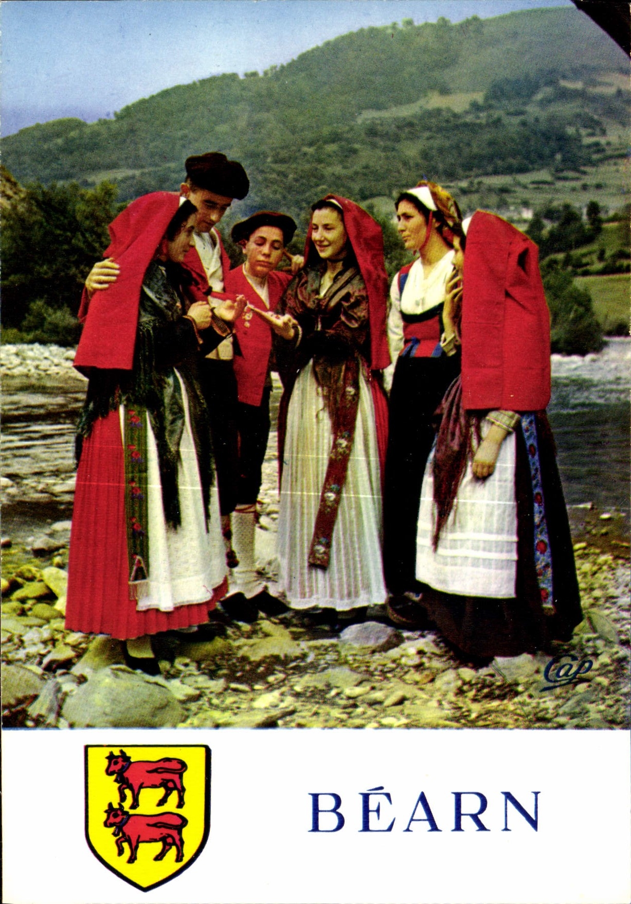 CPM Bearn Costumes de la region de laruns Eaux Bonnes Folklore