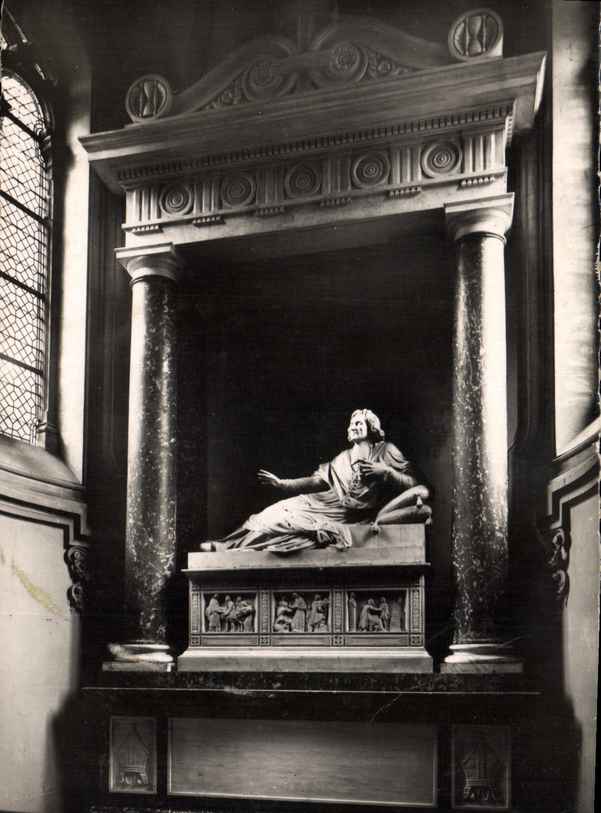 CPM Cambrai Nord Interieur de la Cathedrale Statue de Fenelon 