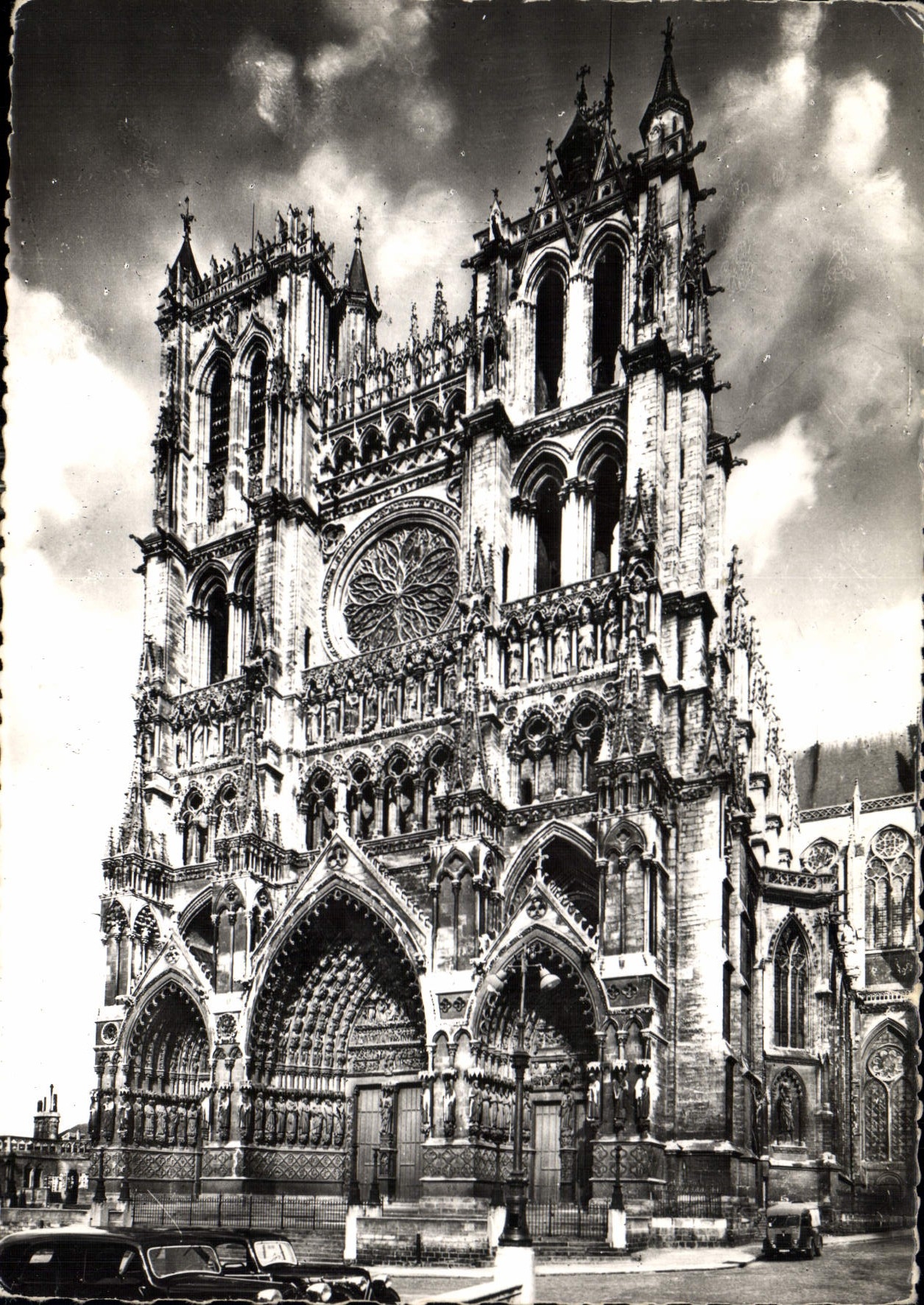 CPM Amiens Somme La Cathedrale 