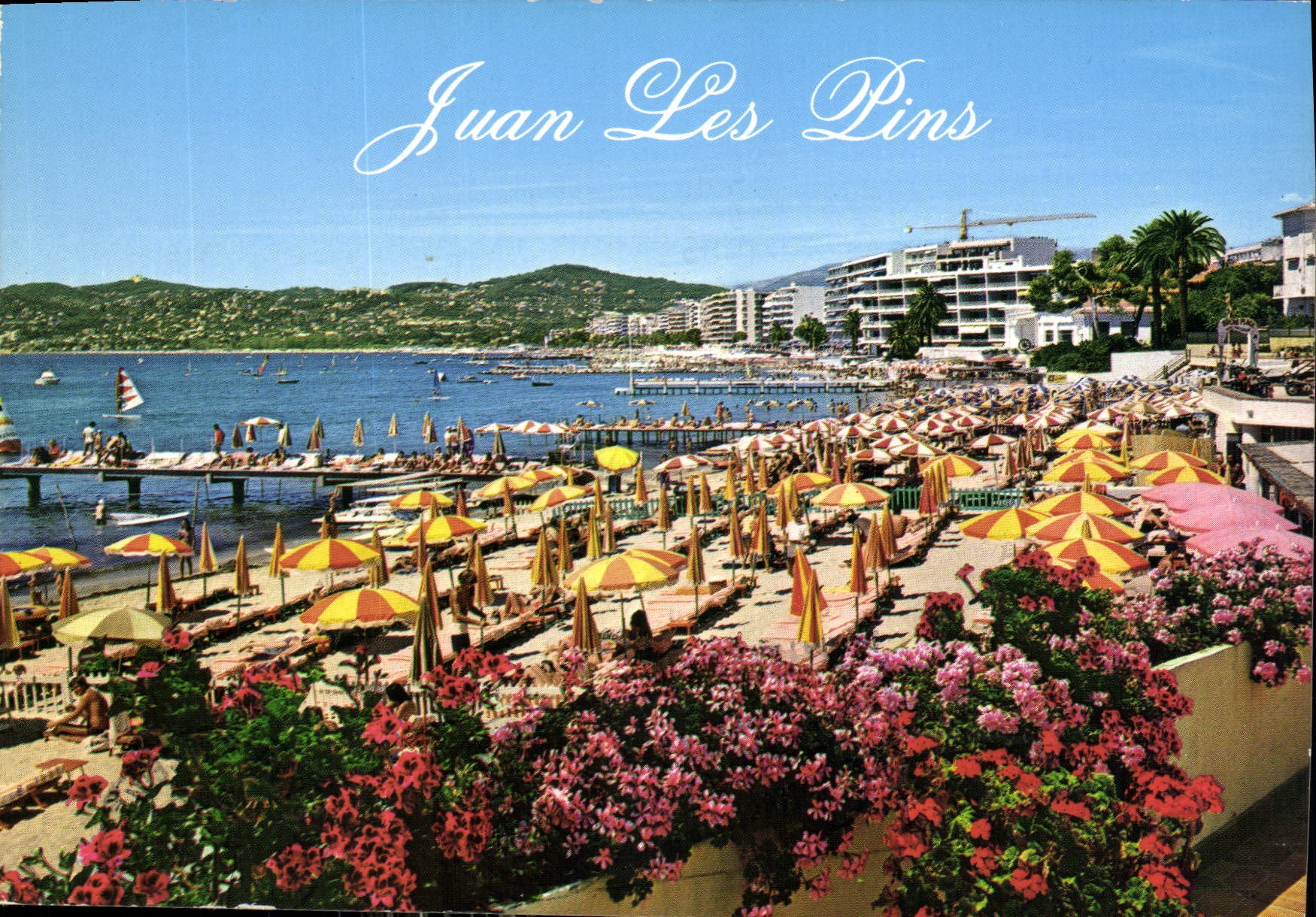 CPM Cote d'Azur French Riviera Juan Les Pins Alpes Maritimes Vue generale des plages 