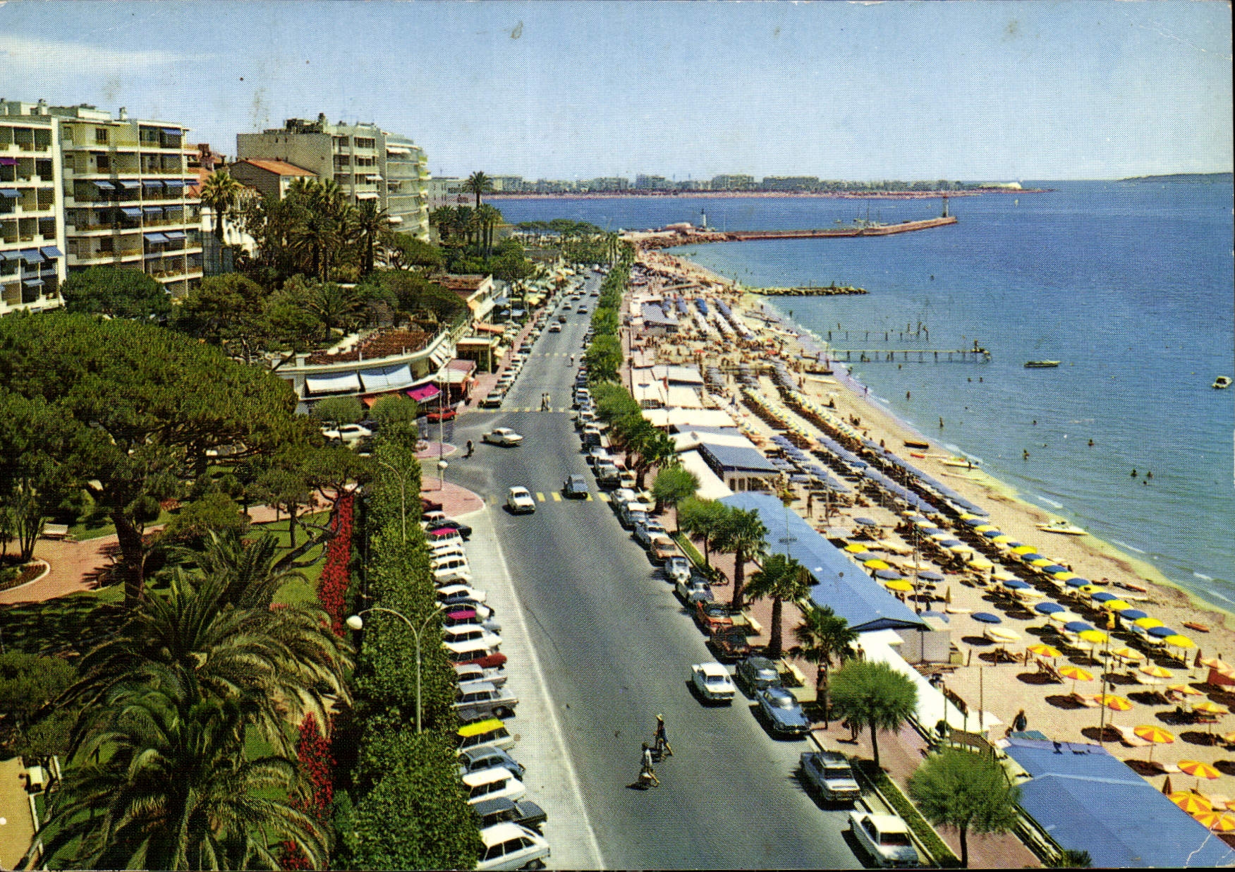 CPM La Cote d'Azur Cannes La Plage du Midi 