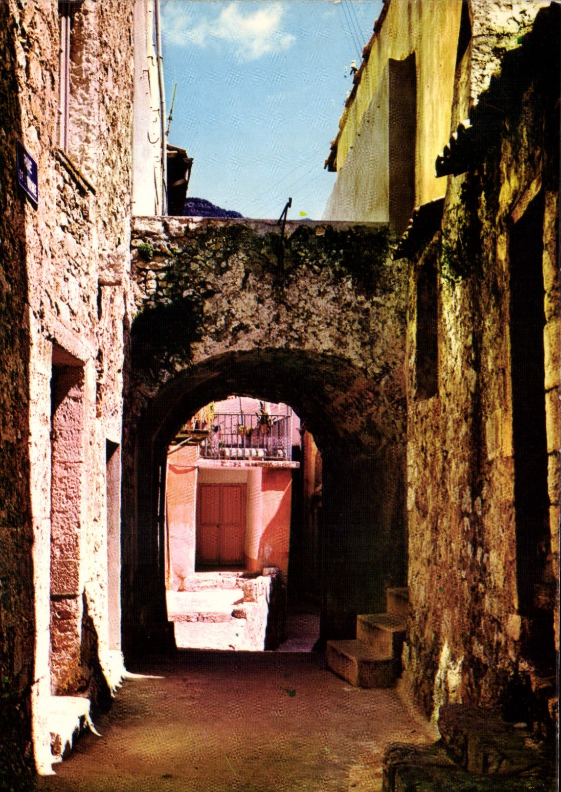 CPM La Cote d'Azur Le Sites Pittoresques Rue de la Sauterie 