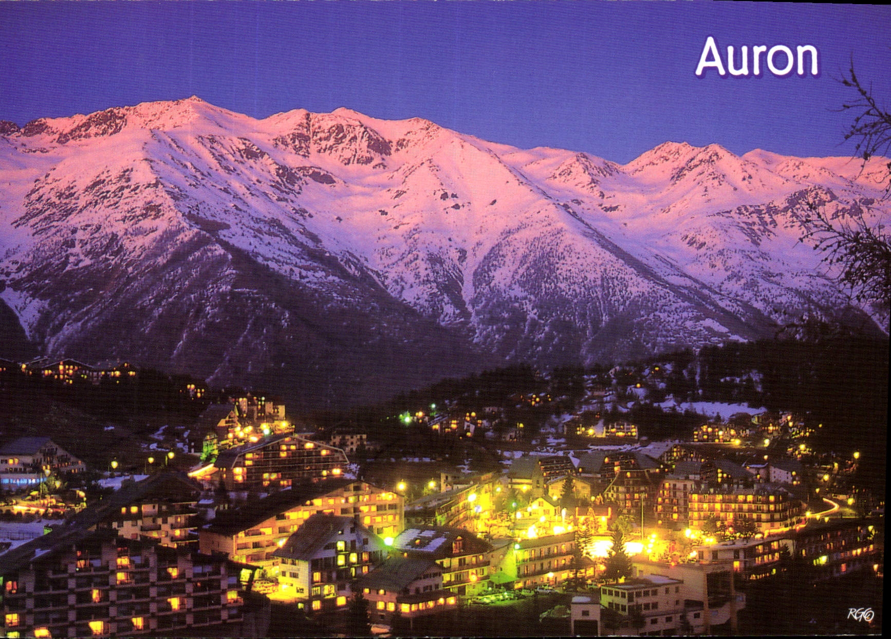 CPM Vallee de la Tinee Alpes Maritimes Auron Crepuscule sur le centre de la station 