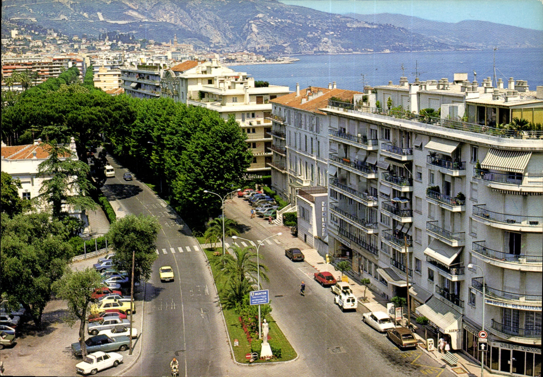 CPM Images et Lumieres de France Menton Alpes Maritimes Nous quittons Roquebrune pour entrer dans Me