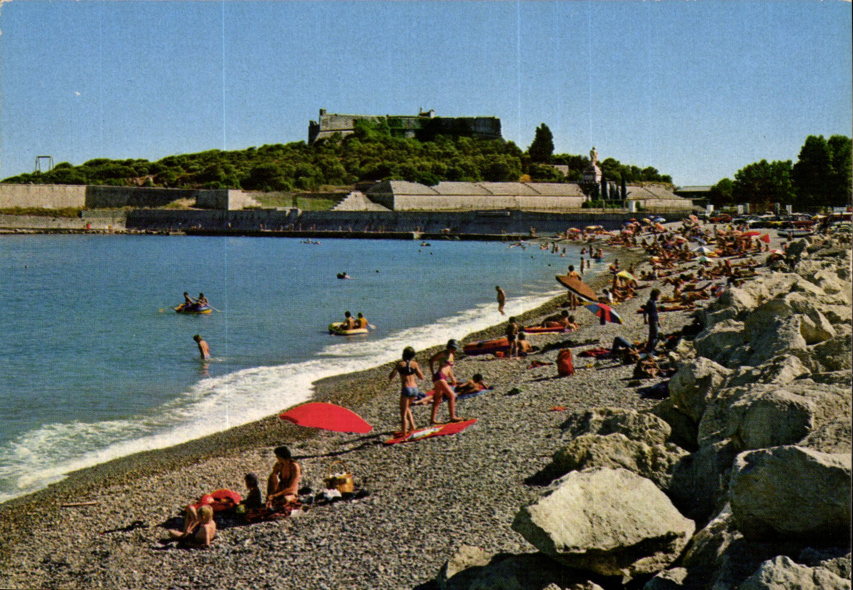CPM Cote d'Azur French Riviera Antibes Alpes Maritimes La plage devant le Fort Carre 
