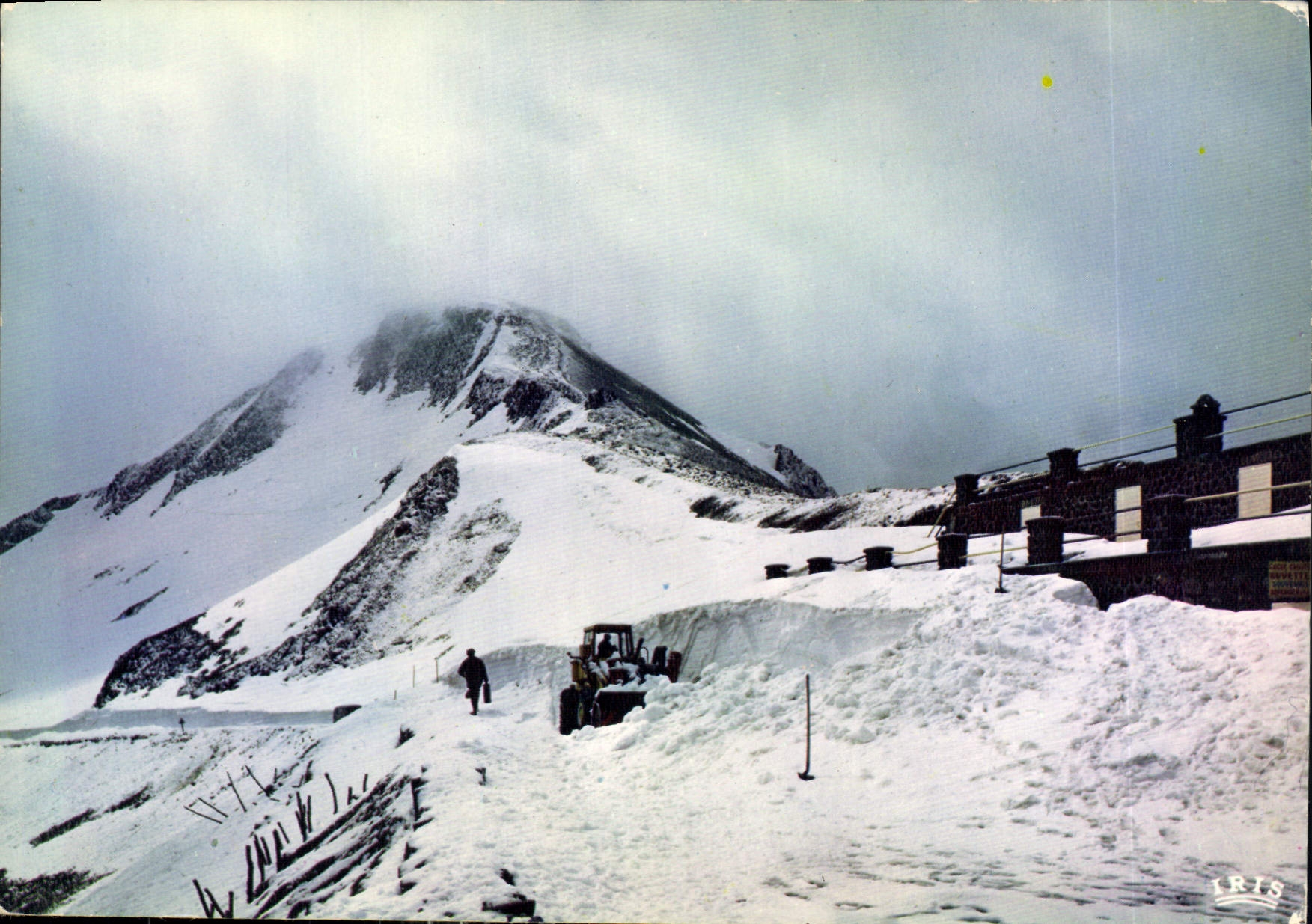 CPM Le Cantal Pittoredque Le Puy Mary Ouverture de la route du Pas de Peyrol