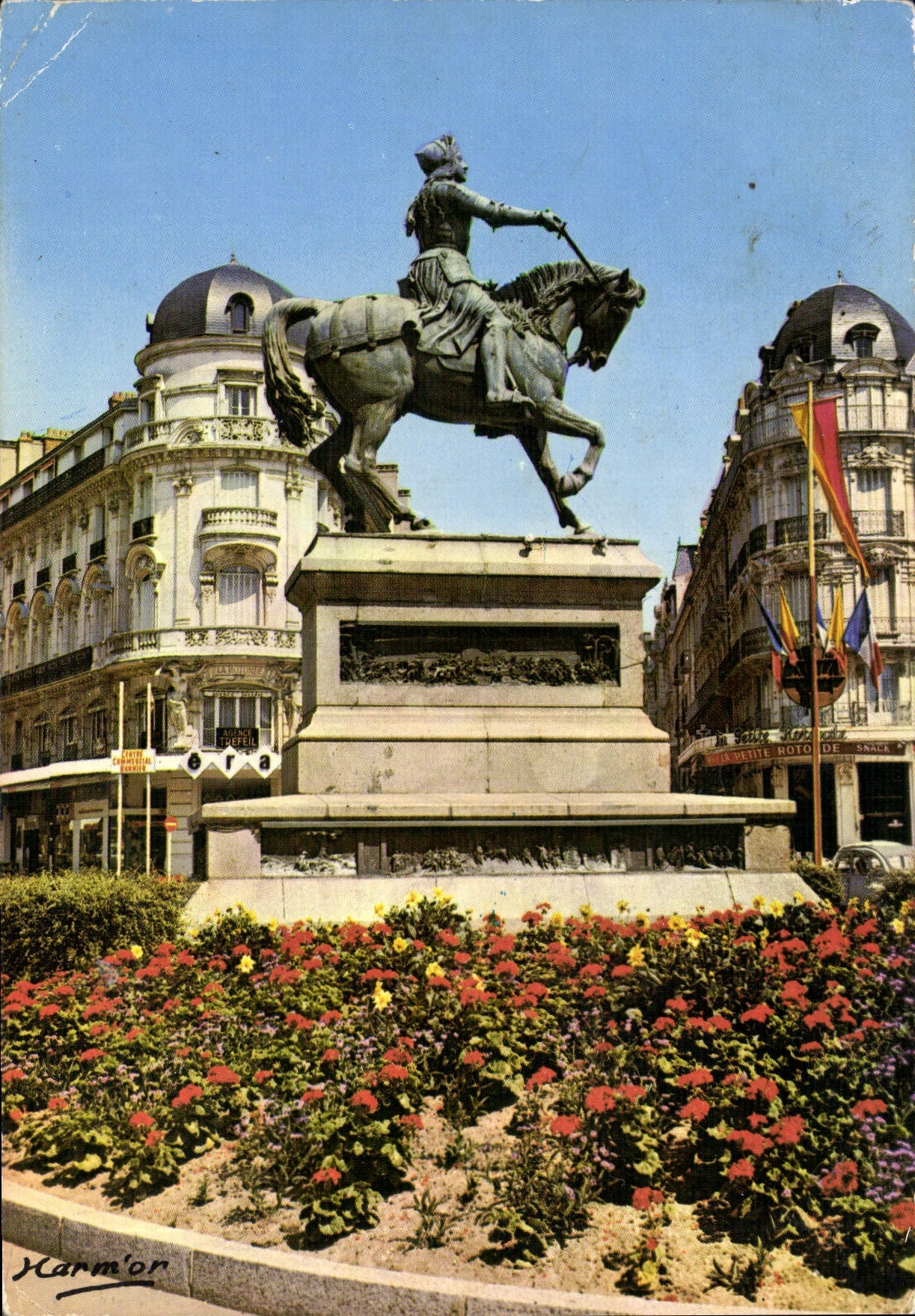 CPM Orleans Loiret Statue de Jeanne d'Arc par Foyatier 