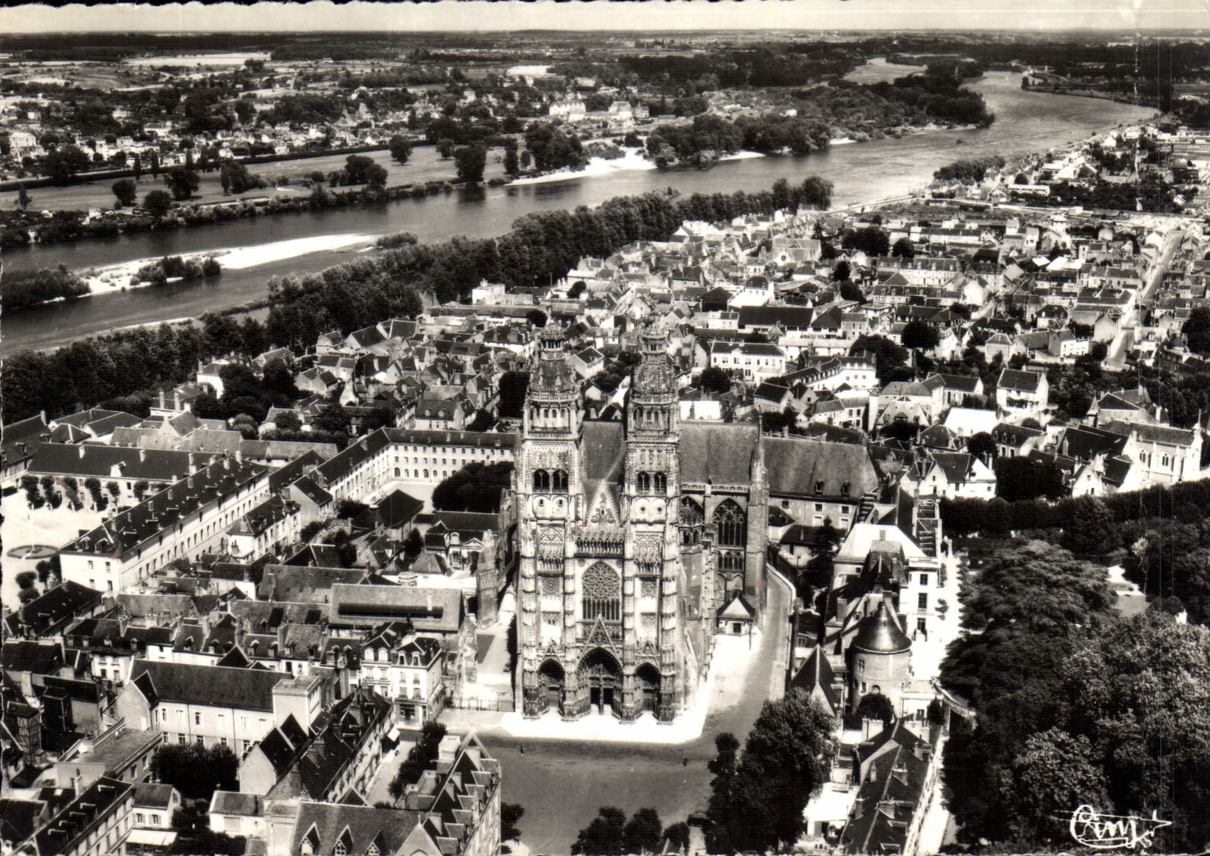 CPM Tours I et L la Cathedrale 
