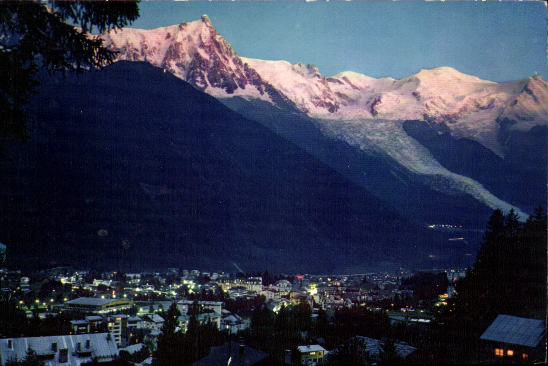 CPM Chamonix Mont Blanc lumieres sur la ville au coucher du soleil 