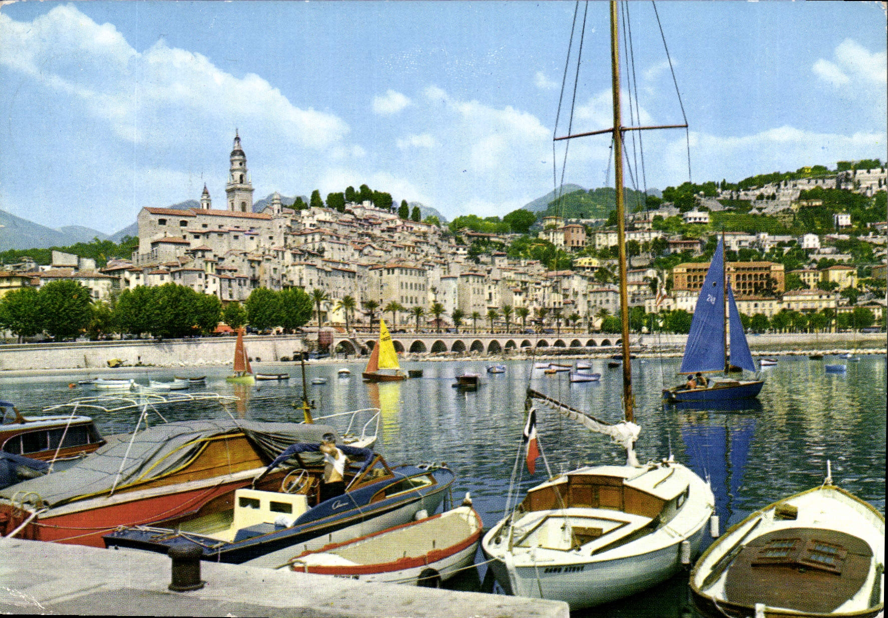 CPM Les Sites Merveilleux de la Cote d'Azur Menton A M vue generale de la ville et son port de plais