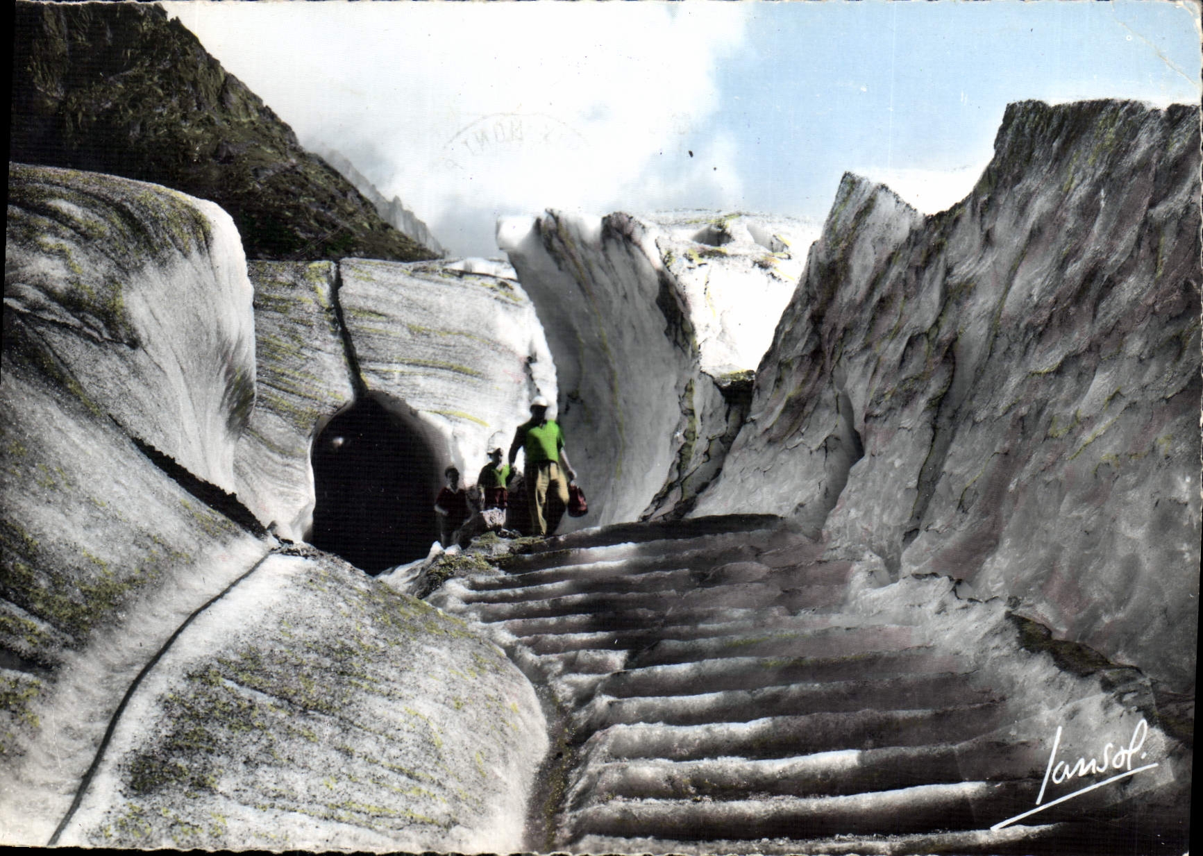 CPM Chamonix Hte Savoie au Montenvers Entree de la Grotte de la Mer de Glace 