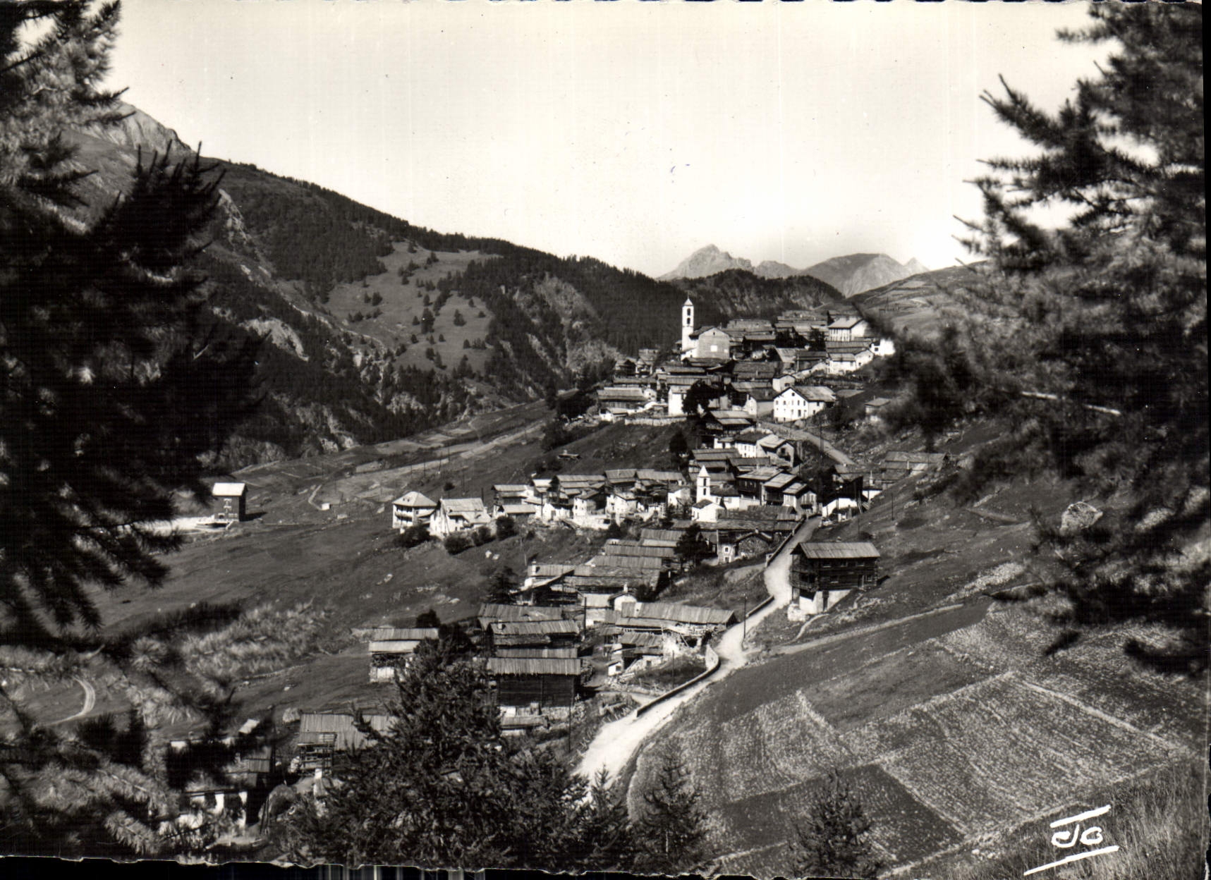 CPM Les Hautes Alpes Vallee du Queyras Saint Veran vue generale Grand Pic de Rochebrune