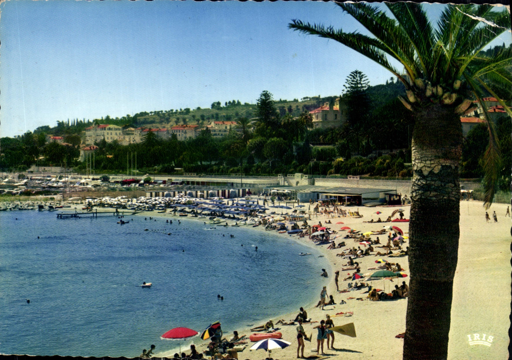 CPM Reflets de la Cote d'Azur Beaulieu sur mer A Mmes la plage