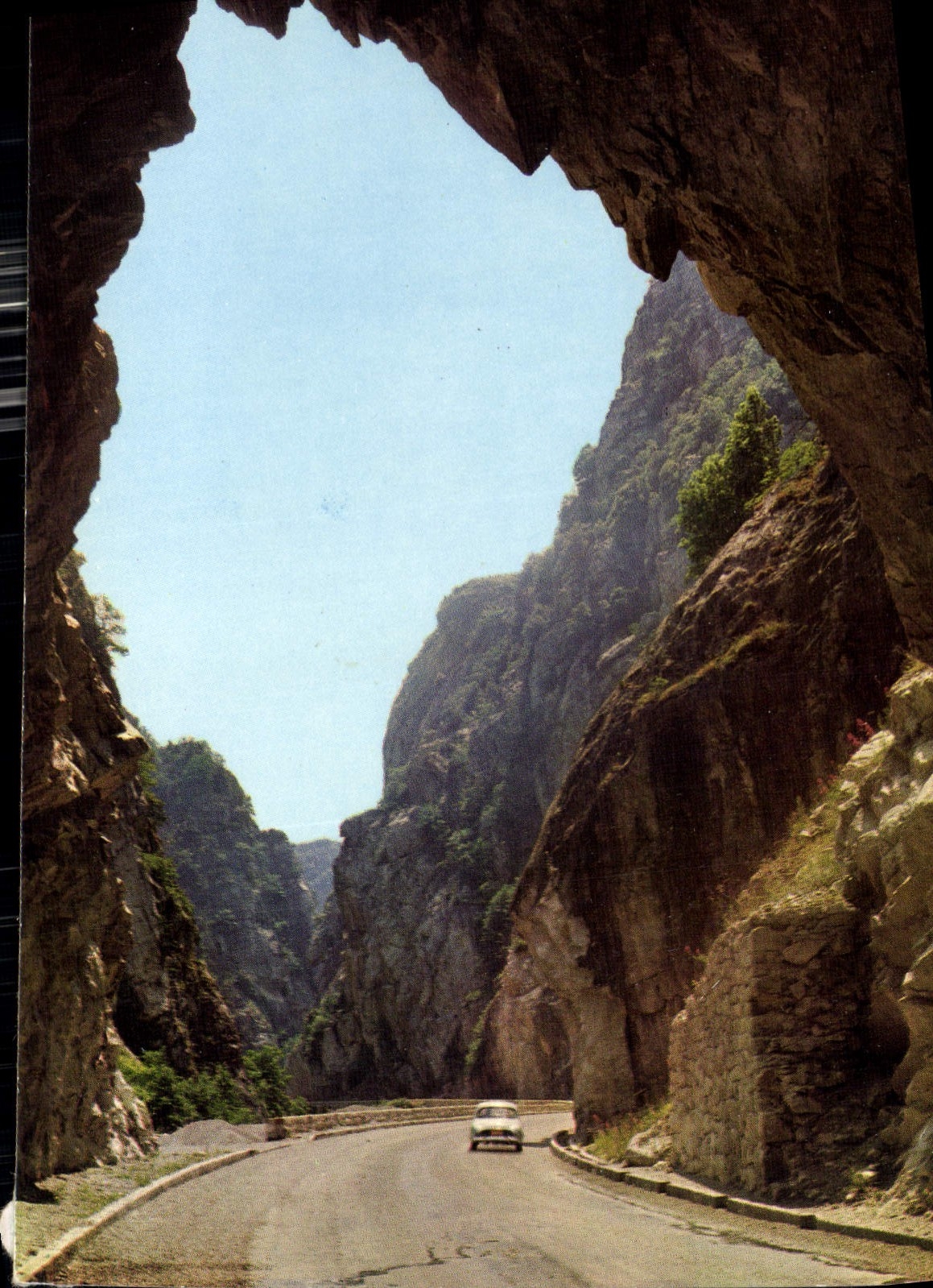 CPM Paysages de France Vallee de la Roya Alpes Maritimes les Gorges entre Breil et Tends 