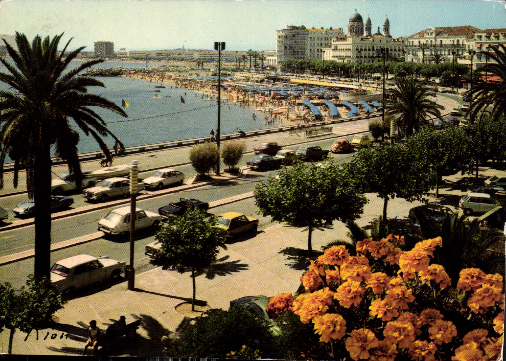CPM La Cote d'Azur inoubliable Saint Raphael Vue generale au fond Frejus Plage