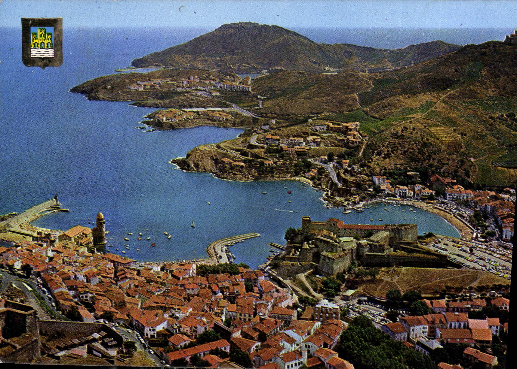 CPM Lumiere et couleurs de la Cote Catalane Colliure vue aerienne au fond le Cap Bear