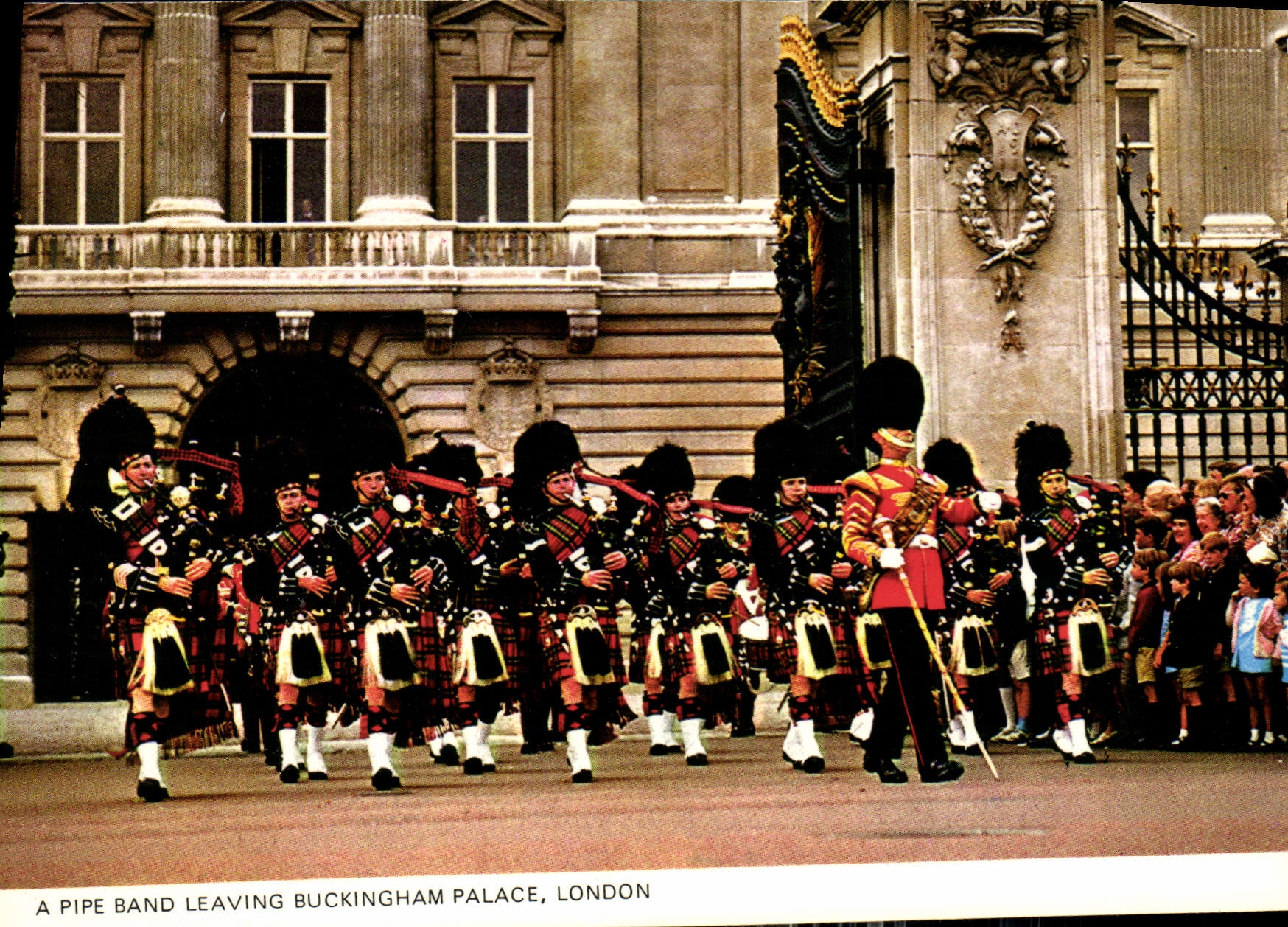 CPM A Pipe Band leaving Buckingham Palace london
