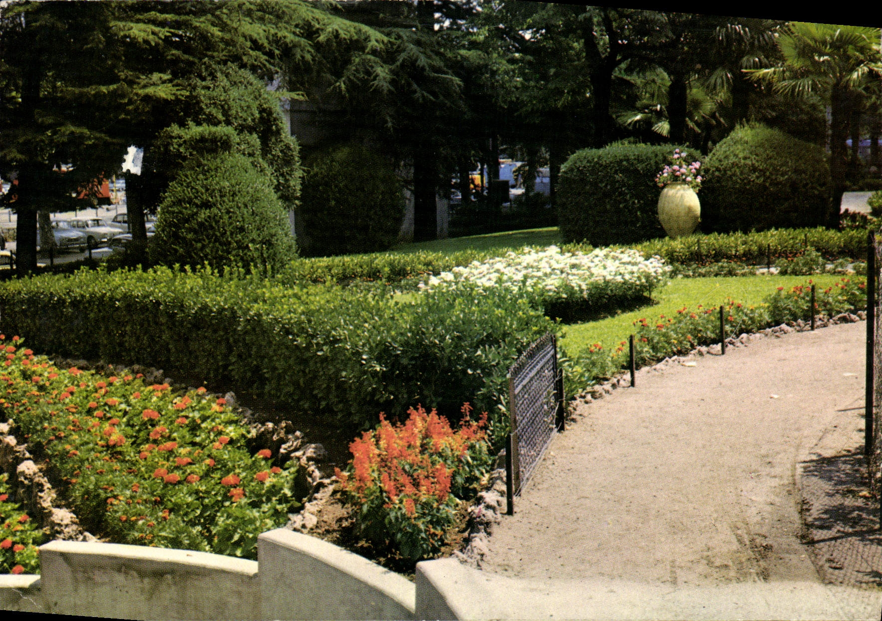 CPM Paysage de Provence Draguignan Jardin Pulic Place de la Victoire