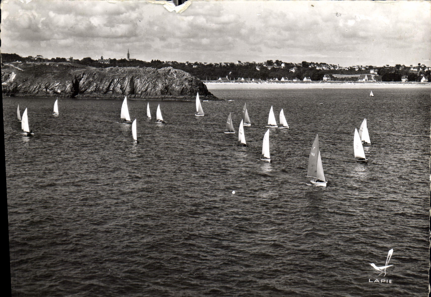 CPM Saint Cast Plages Cotes du Nord le Yacht Club 